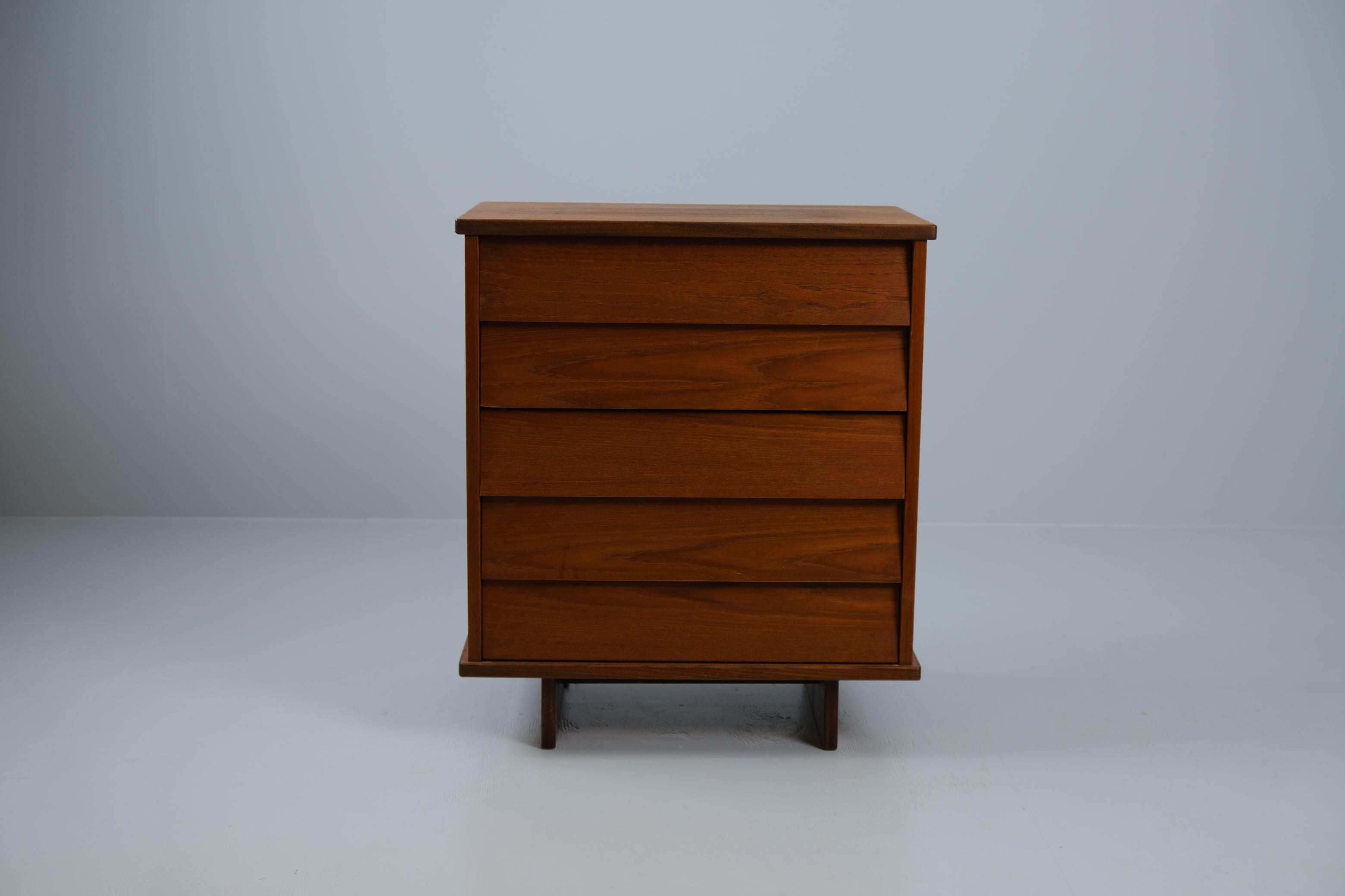 Scandinavian Modern Mid-Century Ilmari Tapiovaara Teak Drawer Chest for Asko, 1950s For Sale