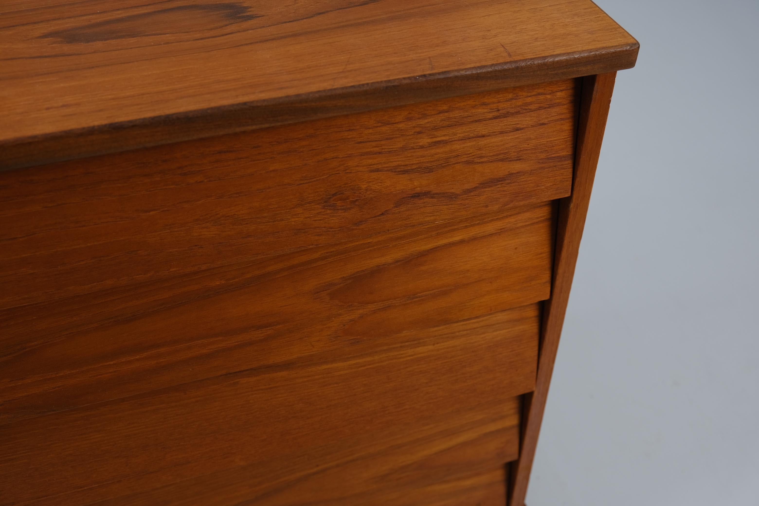 Finnish Mid-Century Ilmari Tapiovaara Teak Drawer Chest for Asko, 1950s For Sale