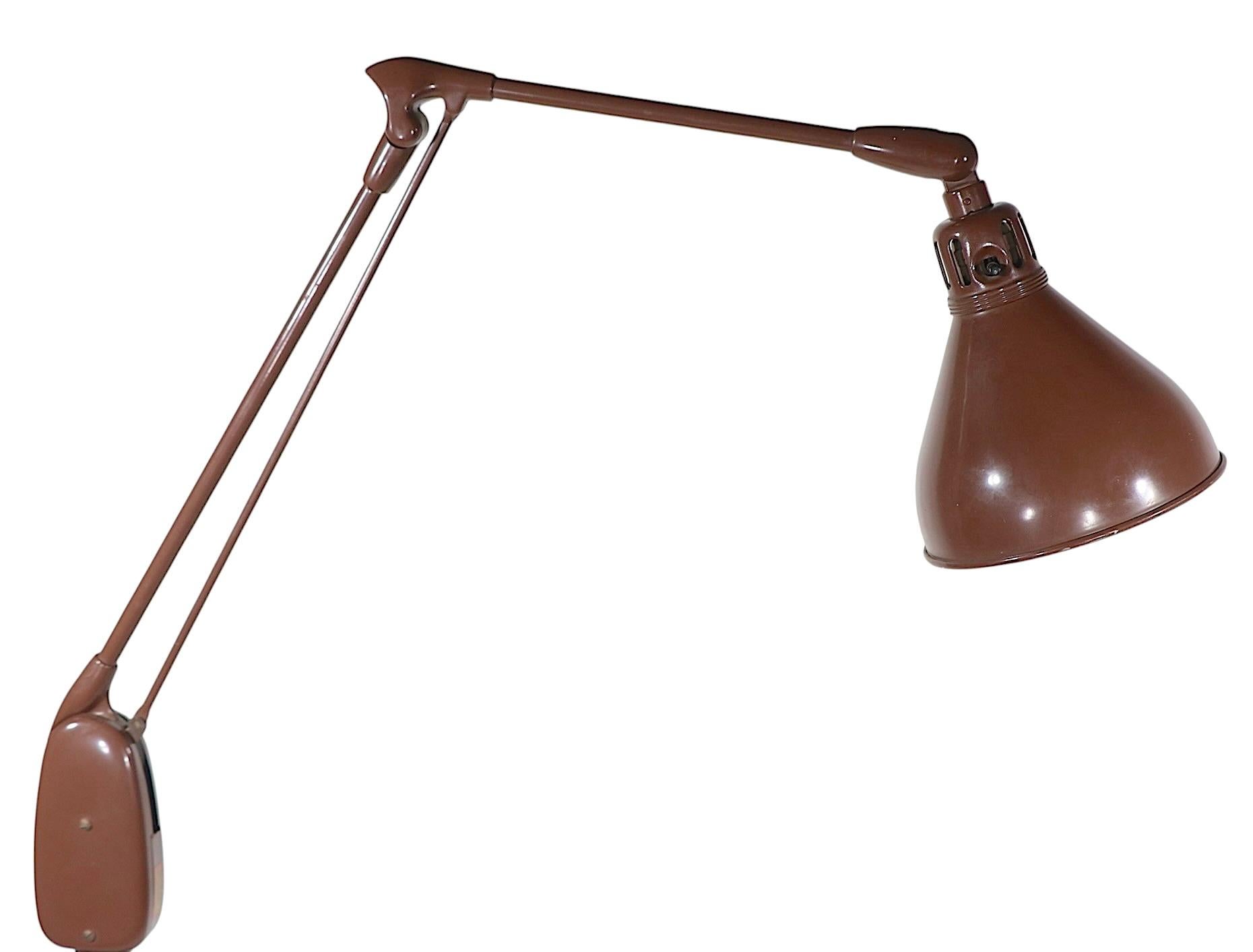 Mid Century Industrial Angle Poise Stehleuchte von Dazor im Zustand „Gut“ im Angebot in New York, NY