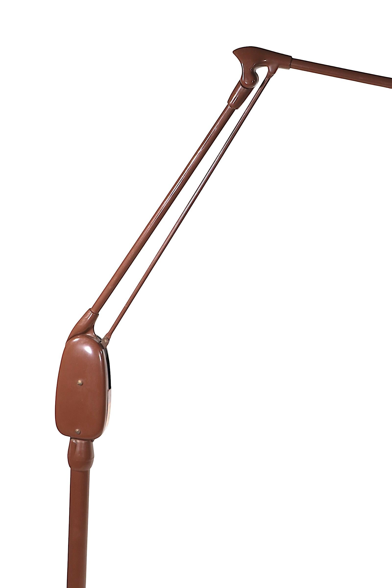 Mid Century Industrial Angle Poise Stehleuchte von Dazor (20. Jahrhundert) im Angebot