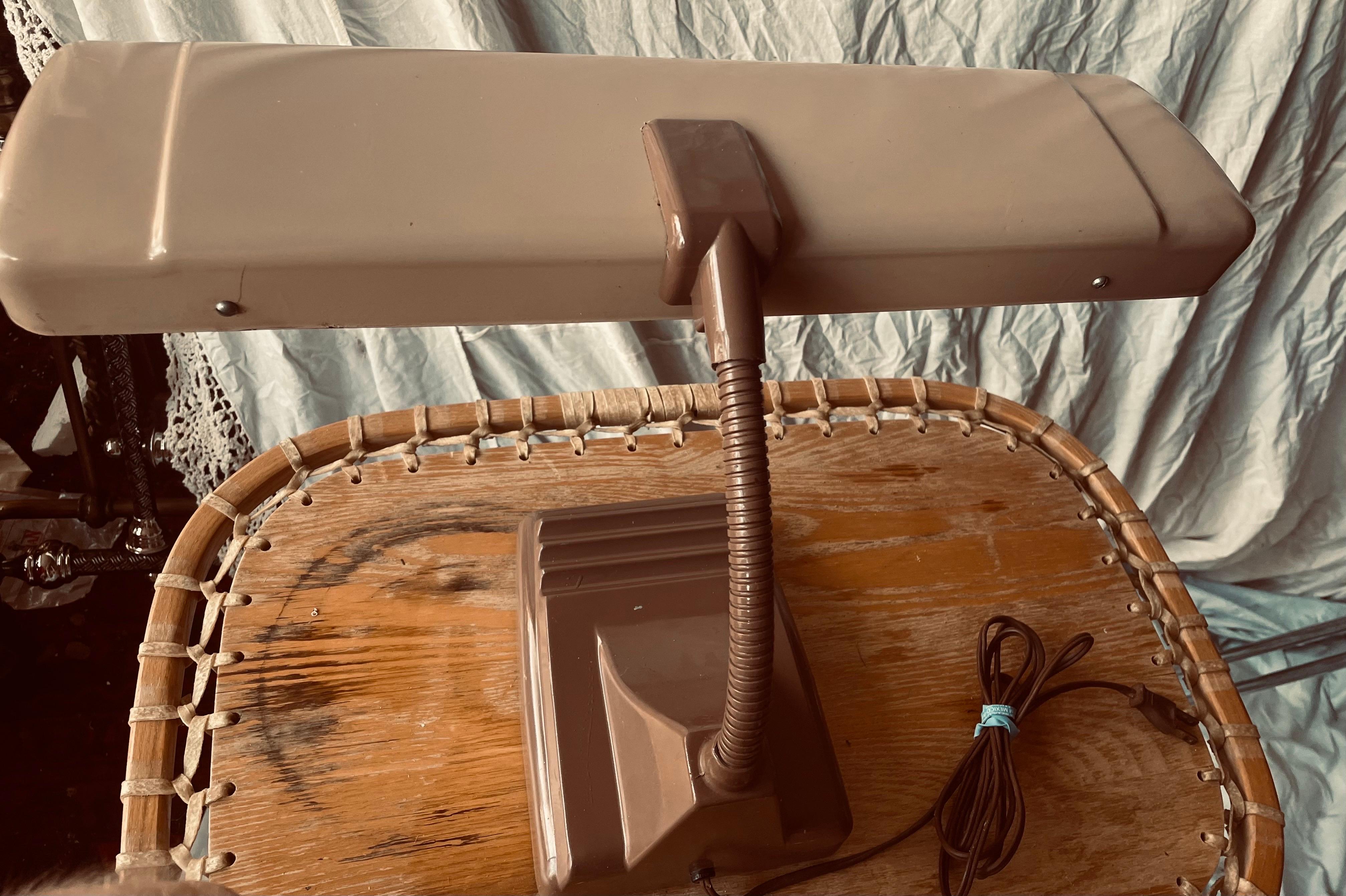 Mid Century Industrial Art Deco Goose Neck Desk Florescent Bulb Lamp Light In Good Condition For Sale In Clifton Forge, VA