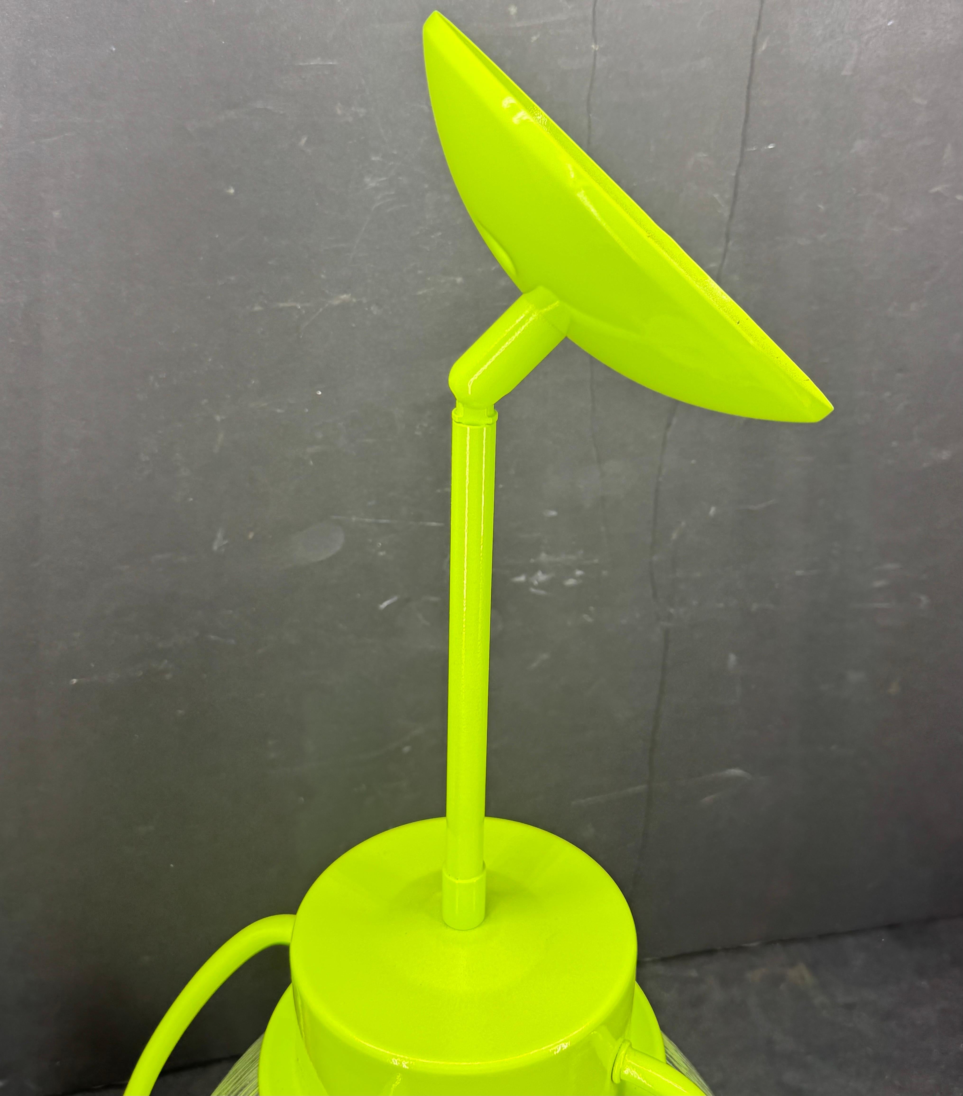 Lampada a sospensione in vetro chartreuse industriale di metà secolo in vendita 4