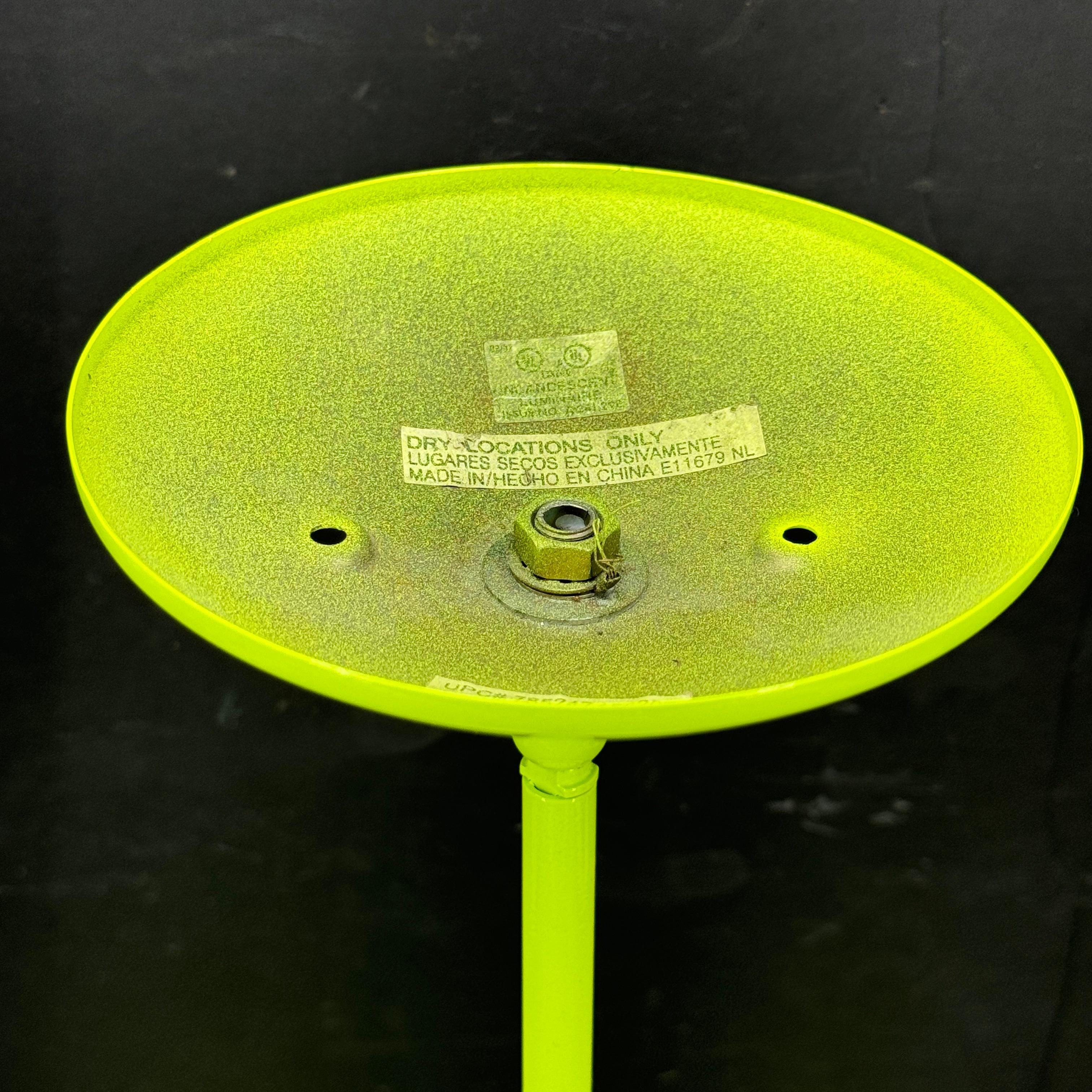 XX secolo Lampada a sospensione in vetro chartreuse industriale di metà secolo in vendita