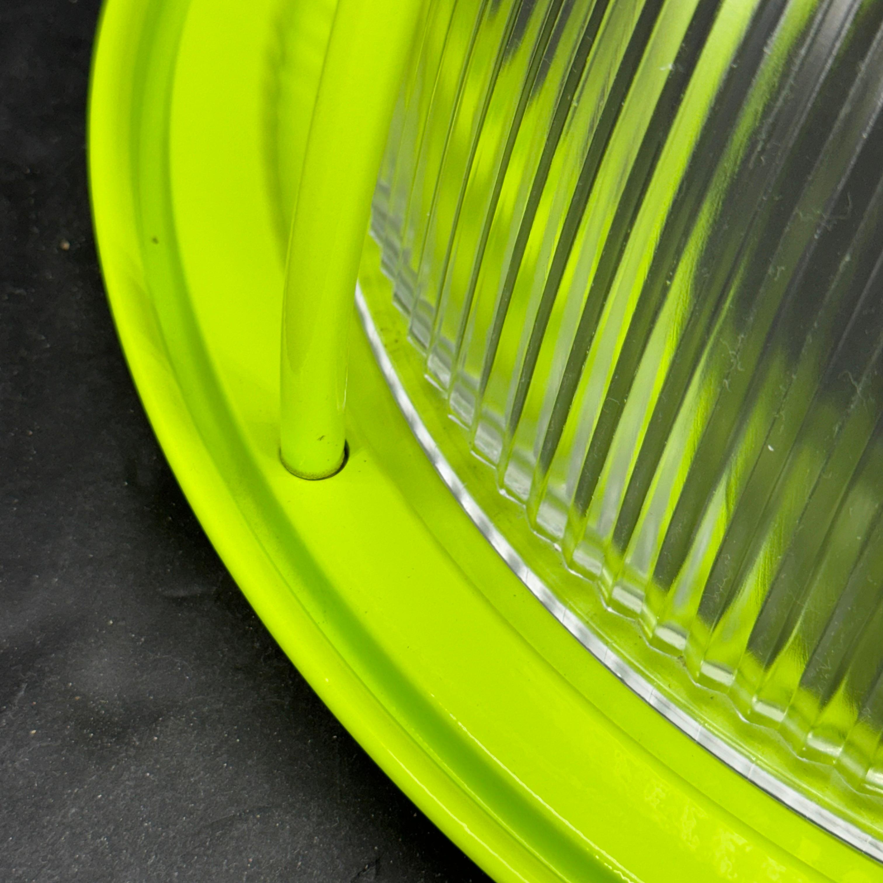 Lampada a sospensione in vetro chartreuse industriale di metà secolo in vendita 1