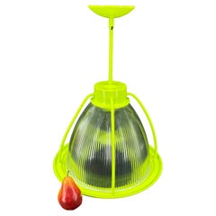 Lampe à suspension industrielle du milieu du siècle dernier en verre chartreuse