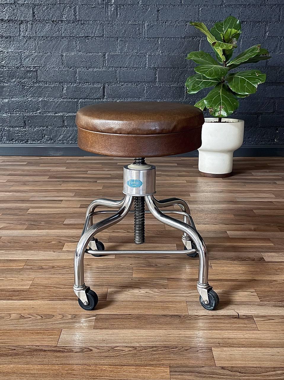Mid-Century Industrial Chrome Adjustable Drafting Stool by Pedigo In Good Condition In Los Angeles, CA