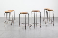 Set di sei sgabelli in ferro e legno, anni '50, Italia