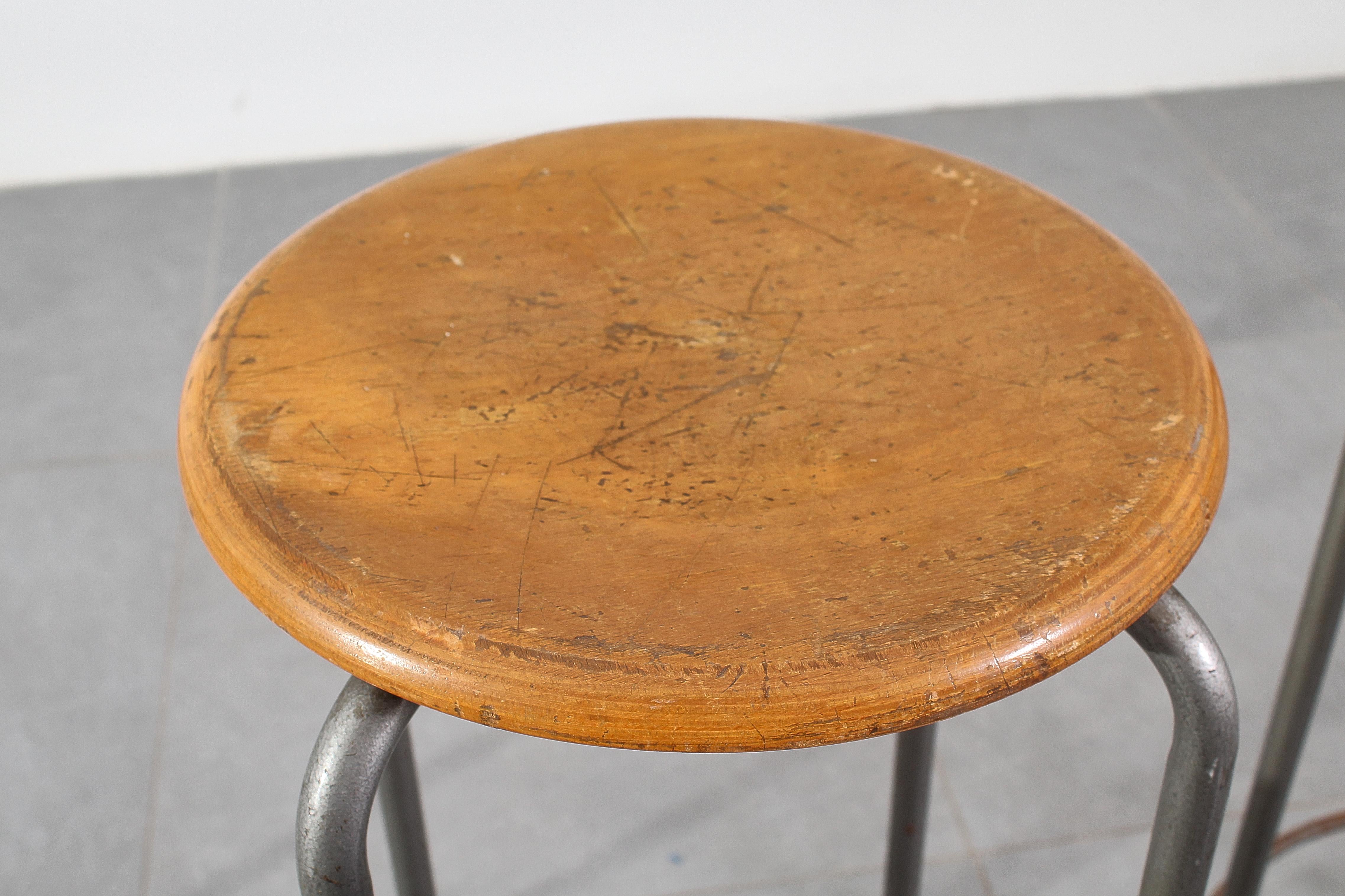 Ensemble de six tabourets en fer et en bois de style Industrial Design du milieu du siècle, Italie des années 50 en vente 2