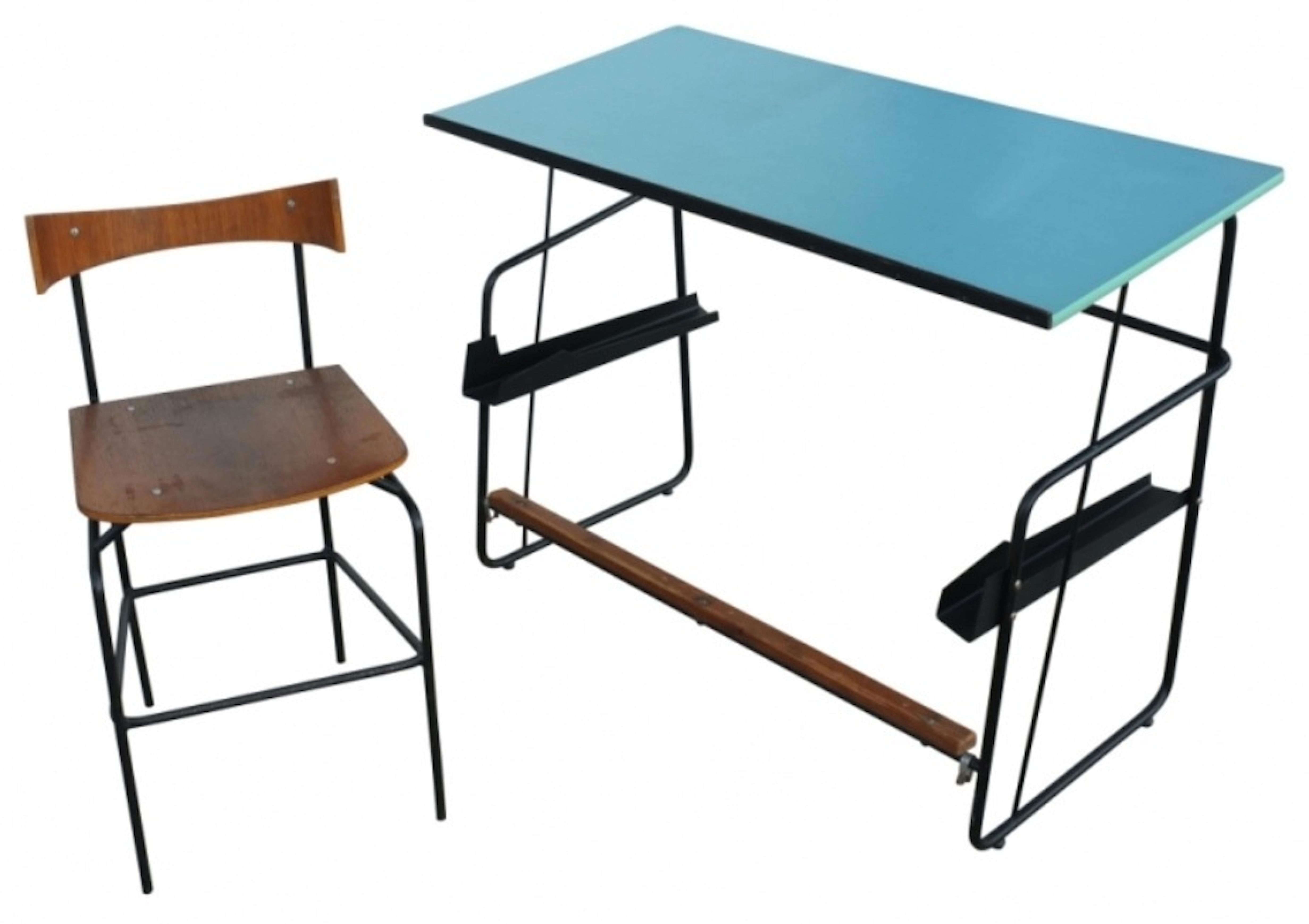 An architect desk made for the Vakgroup Architecture at Stedenboun, University of Gent. Designed by Jacques Seeuws for Swan Deinze,1959.
Desk and chair made of painted black metal structure with bleu fornica tabletop. A collection piece. Excellent