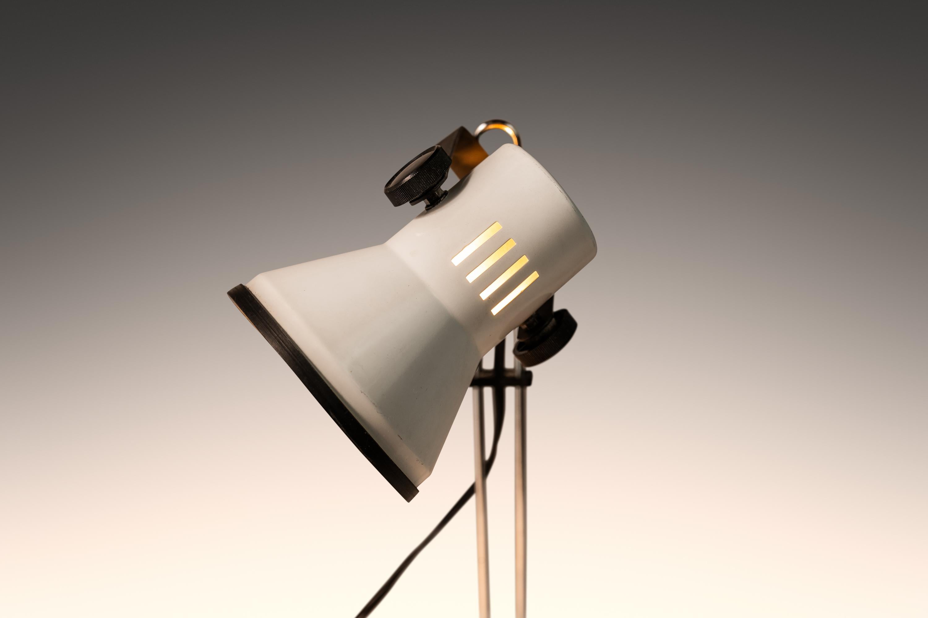 Mid Century Industrial Mechanical Adjustable Tension Desk Lamp by Tensor, 1980's For Sale 6