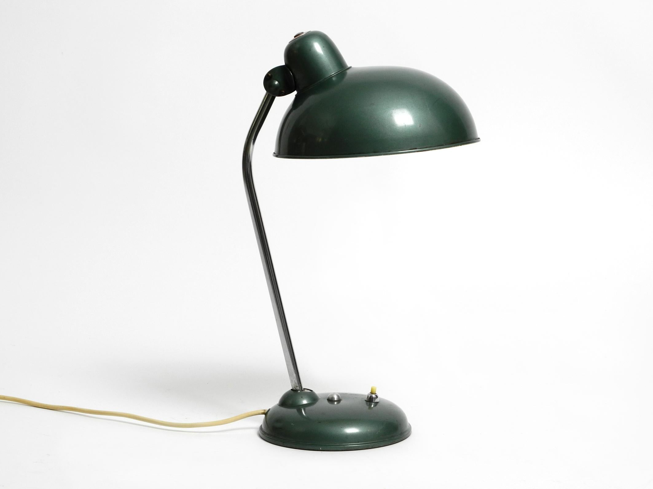 Great mid century industrial metal desk and workshop lamp.
Manufacturer is Helo Leuchten. In very rare original petrol green.
The lamp is in perfect original condition for its age of approx. 70 years.
Lampshade inside also very clean. No rust on