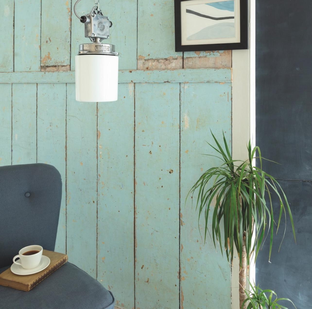 Lampada a sospensione industriale opalina di metà secolo di Elektrosvit in vendita 1