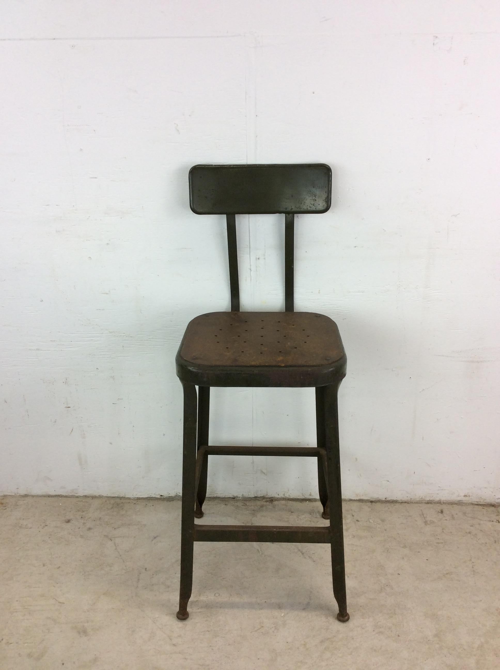 Industriel Tabouret de style industriel du milieu du siècle avec peinture verte vintage en vente