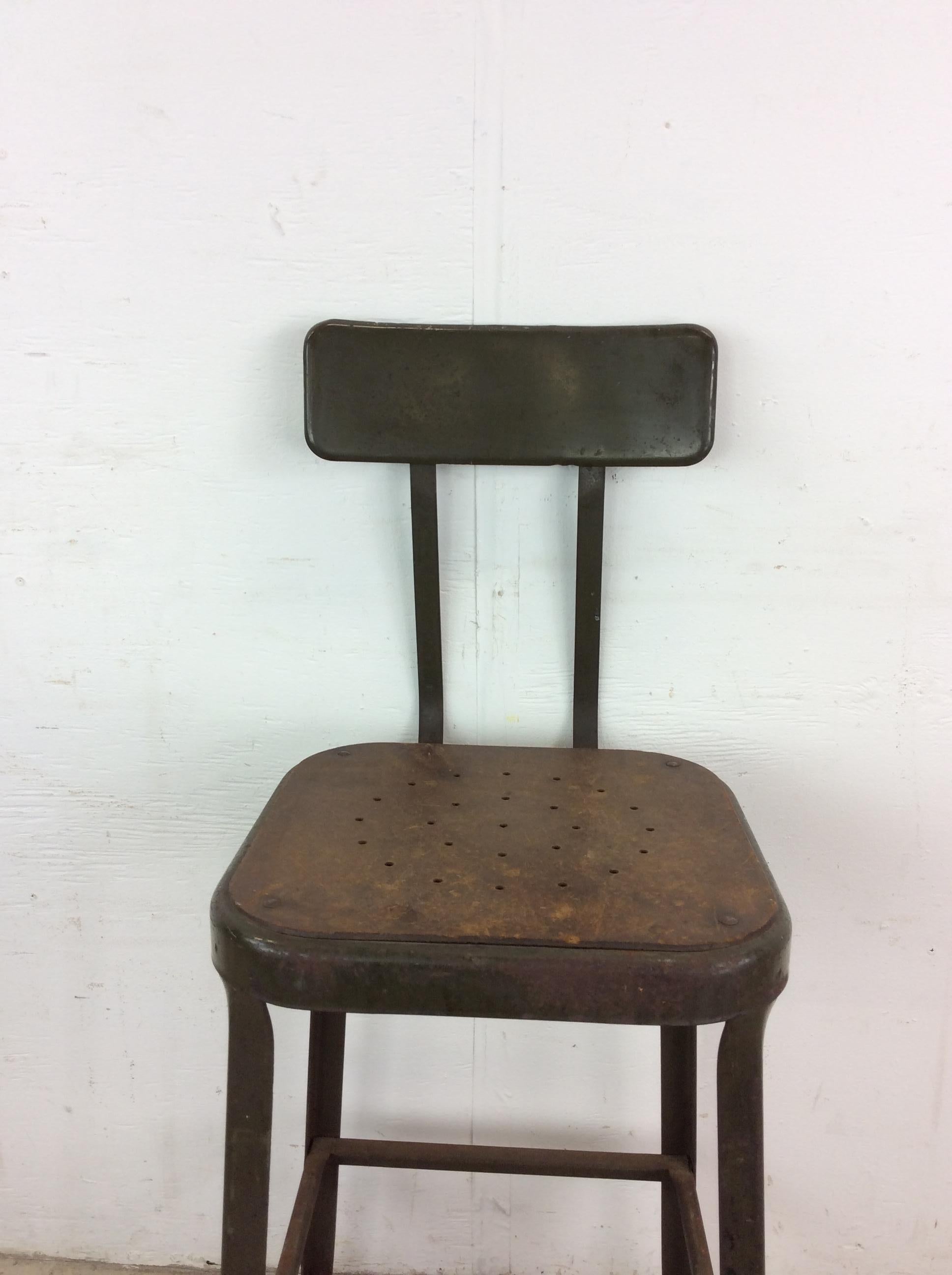 Américain Tabouret de style industriel du milieu du siècle avec peinture verte vintage en vente