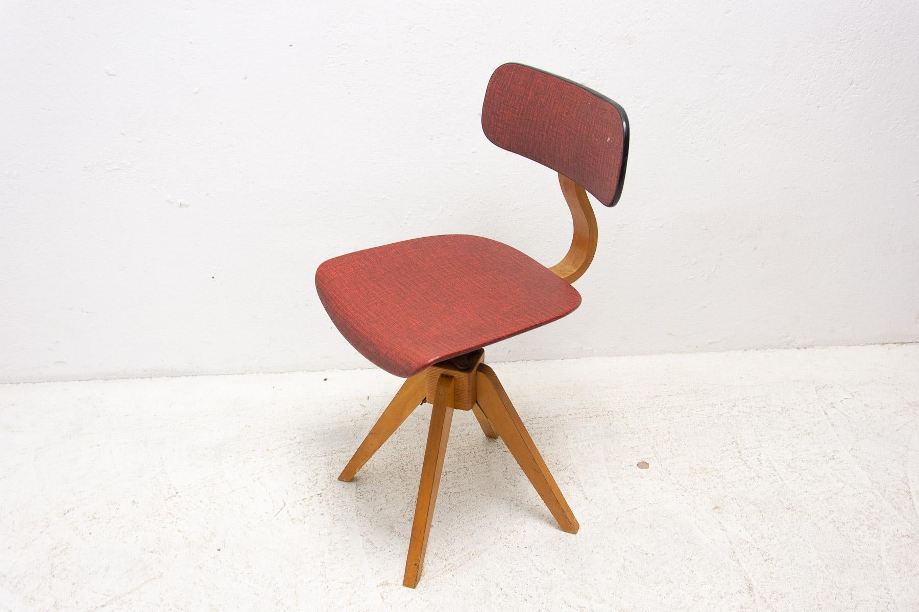 Mid Century Industrial Swivel Chair, Czechoslovakia 1960´S In Good Condition For Sale In Prague 8, CZ