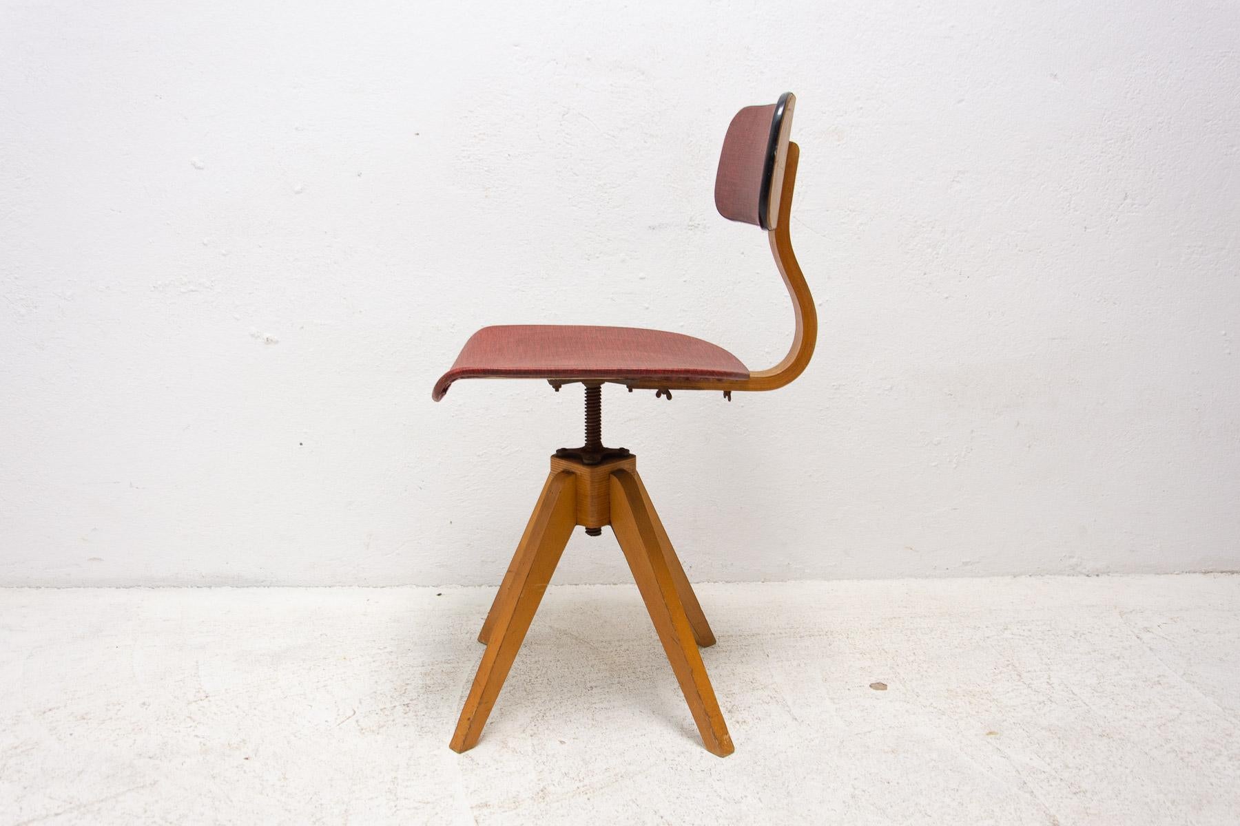Mid Century Industrial Swivel Chair, Czechoslovakia 1960´S For Sale 2