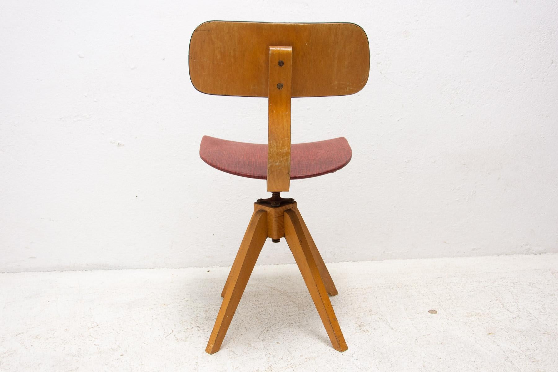 Mid Century Industrial Swivel Chair, Czechoslovakia 1960´S For Sale 4