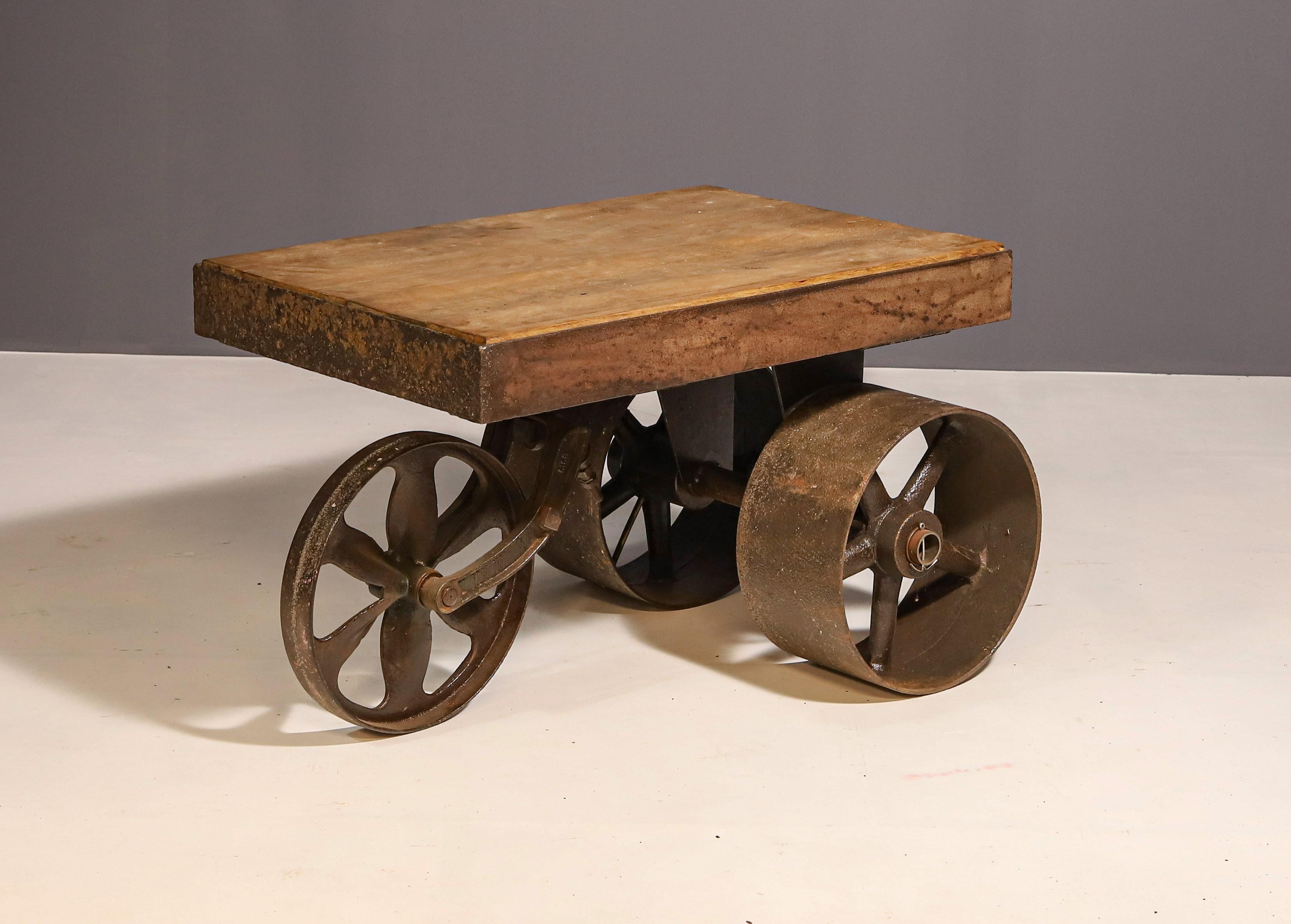 Mid century industrial table on wheels, 1950´s, Czechoslovakia In Excellent Condition For Sale In Prague 8, CZ