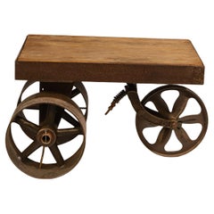 Mesa industrial de mediados de siglo con ruedas, años 50, Checoslovaquia