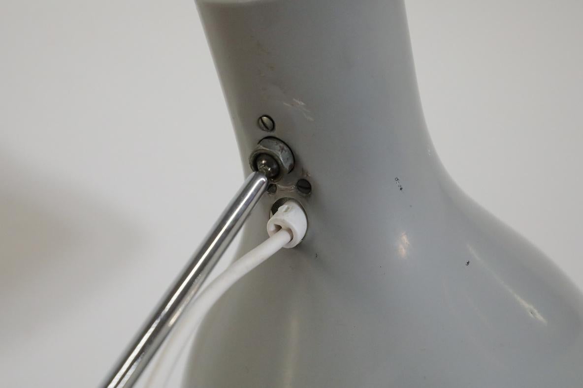 Mid-Century Satin Gray Industrial Task Lamp with Chrome Stem by Napako For Sale 7