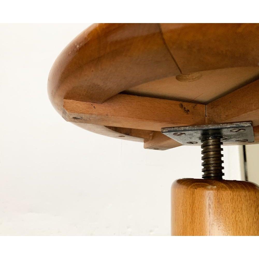Tabouret pivotant tripode industriel du milieu du siècle, années 1960 en vente 4