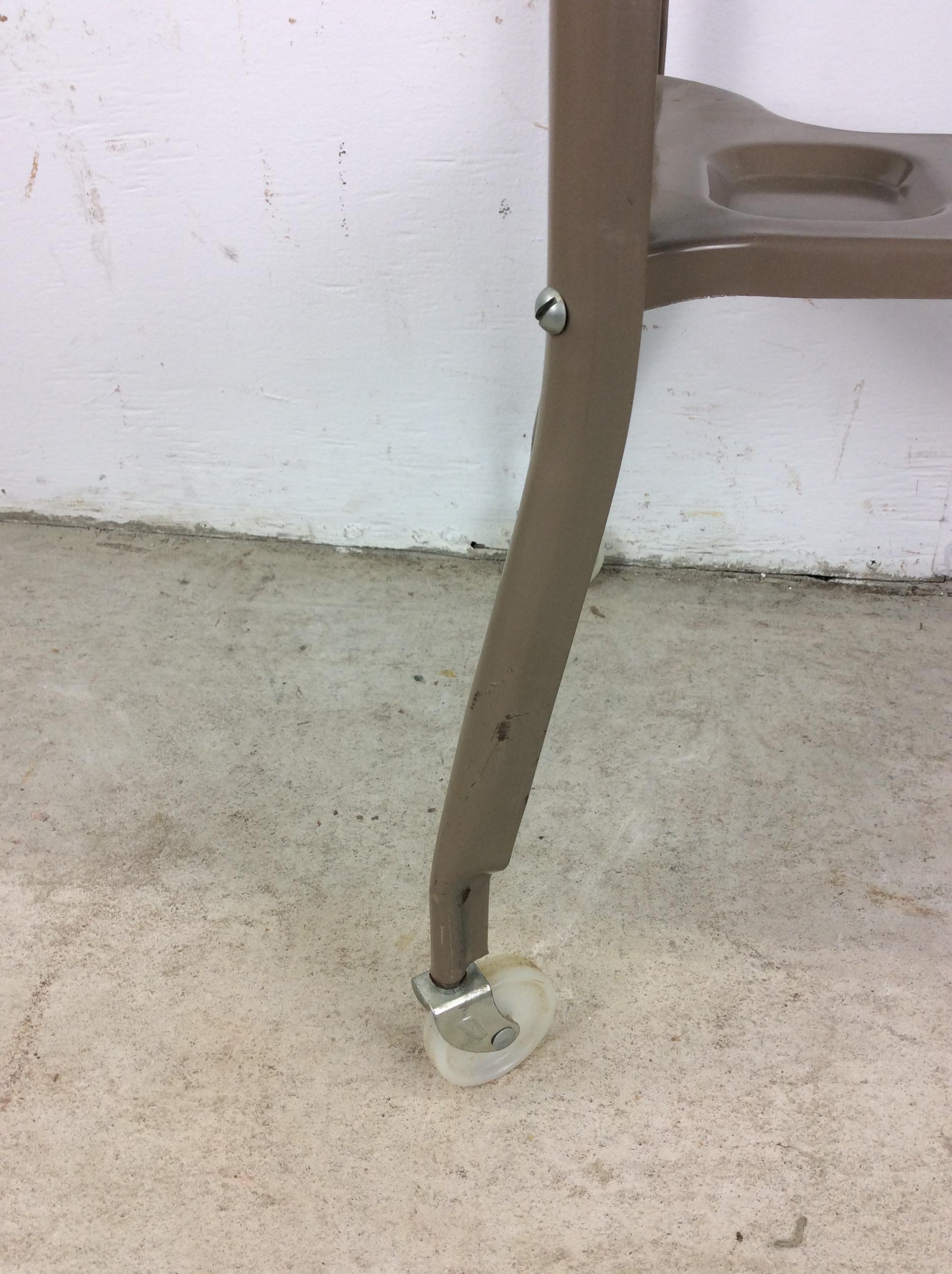 Tavolo industriale per macchina da scrivere del Mid Century con foglie a goccia in vendita 3