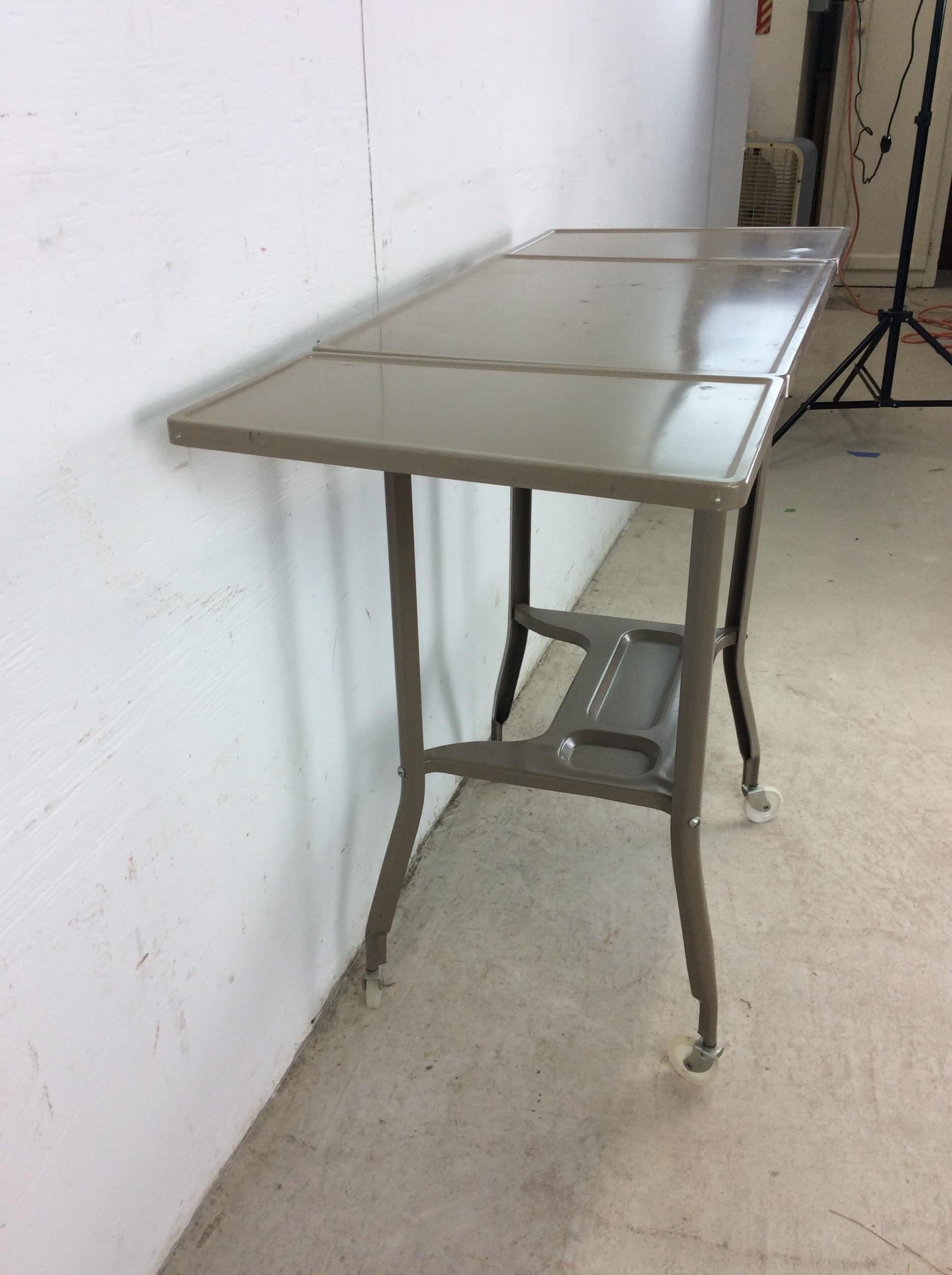 Tavolo industriale per macchina da scrivere del Mid Century con foglie a goccia in vendita 7