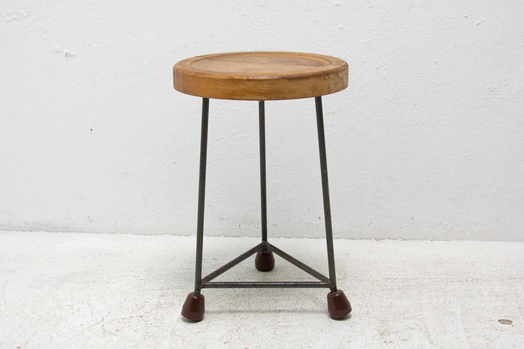 Czechoslovak vintage industry stool, made in the 1950´s. It features an unconventional design. It was made of beech wood and iron structure. In very good vintage condition with a nice patina.

Measures: Height: 47 cm

Width: 32 cm

Depth: 32