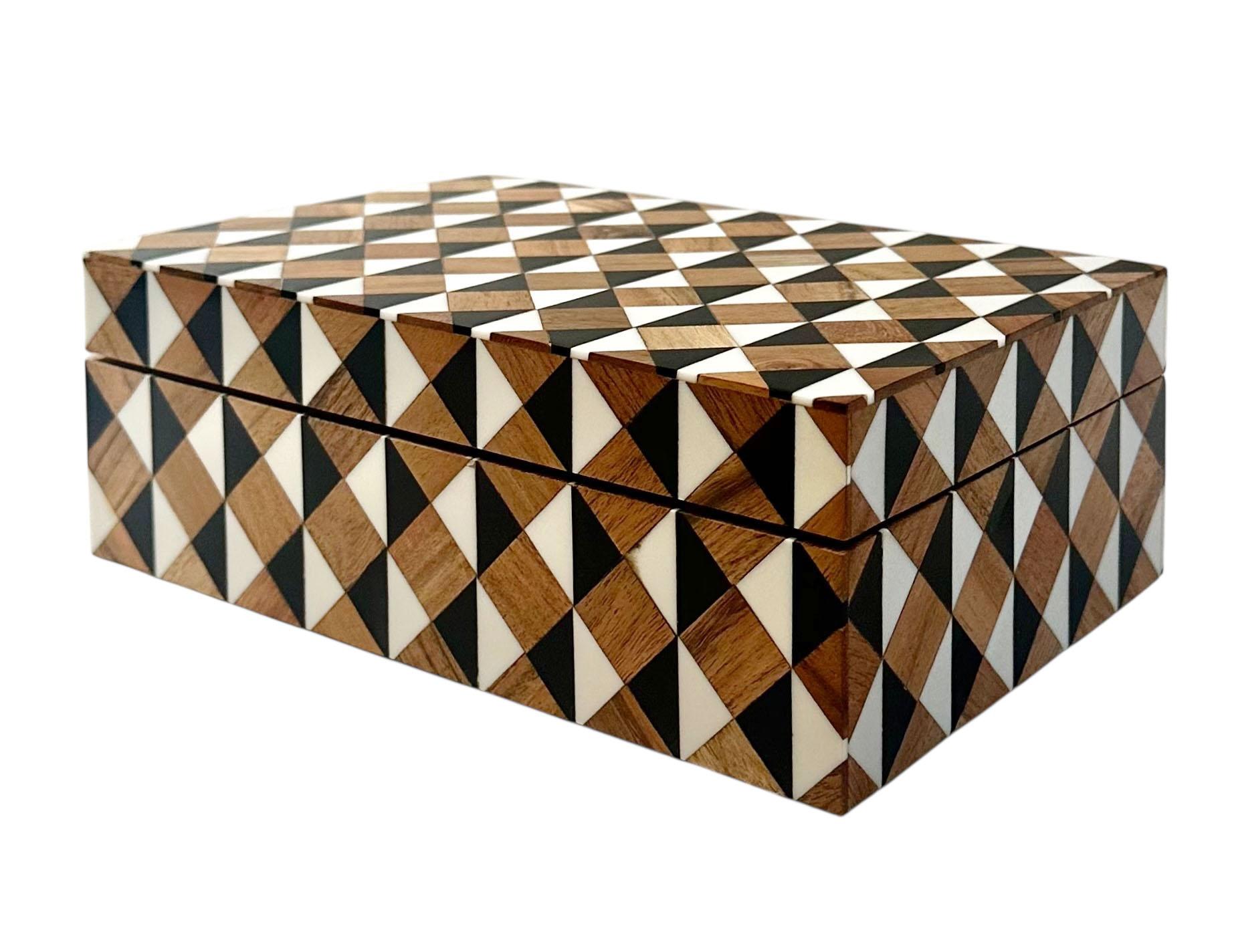 Fine XX secolo Scatola in legno e osso intarsiato del metà del secolo scorso in vendita