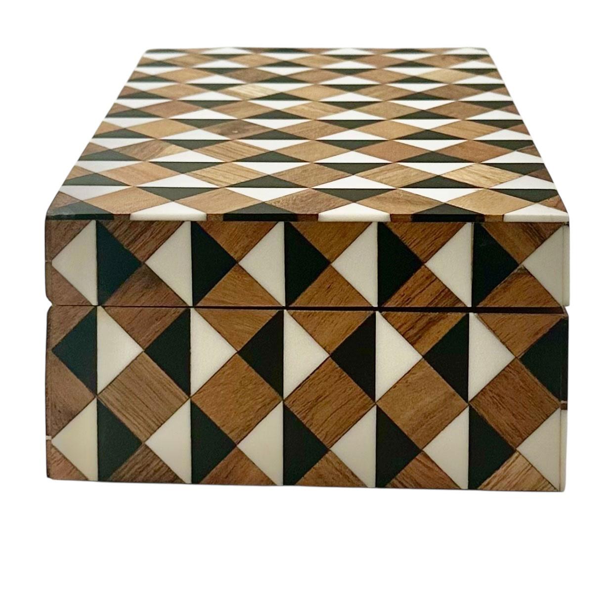 Scatola in legno e osso intarsiato del metà del secolo scorso in vendita 1