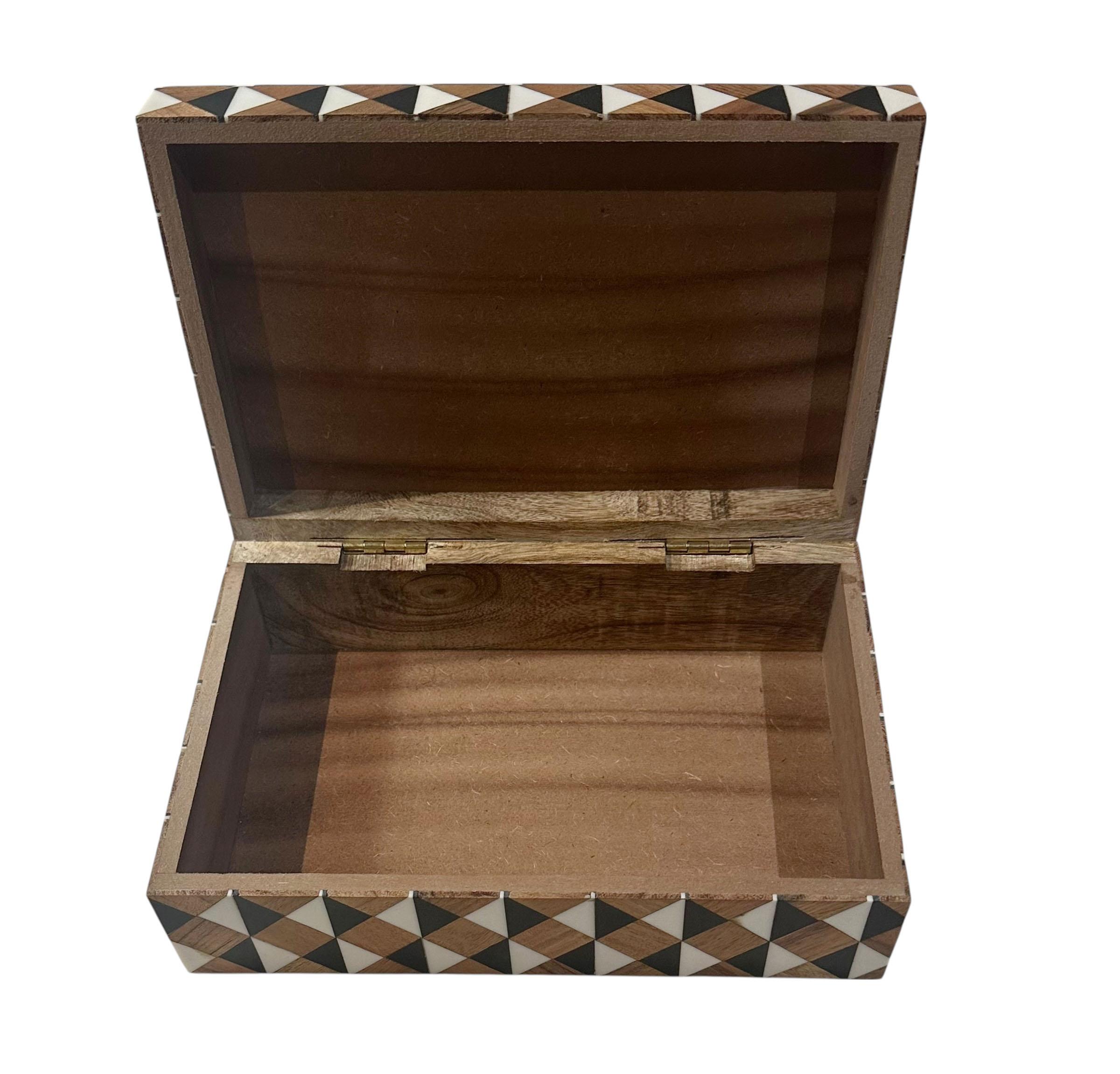 Scatola in legno e osso intarsiato del metà del secolo scorso in vendita 3