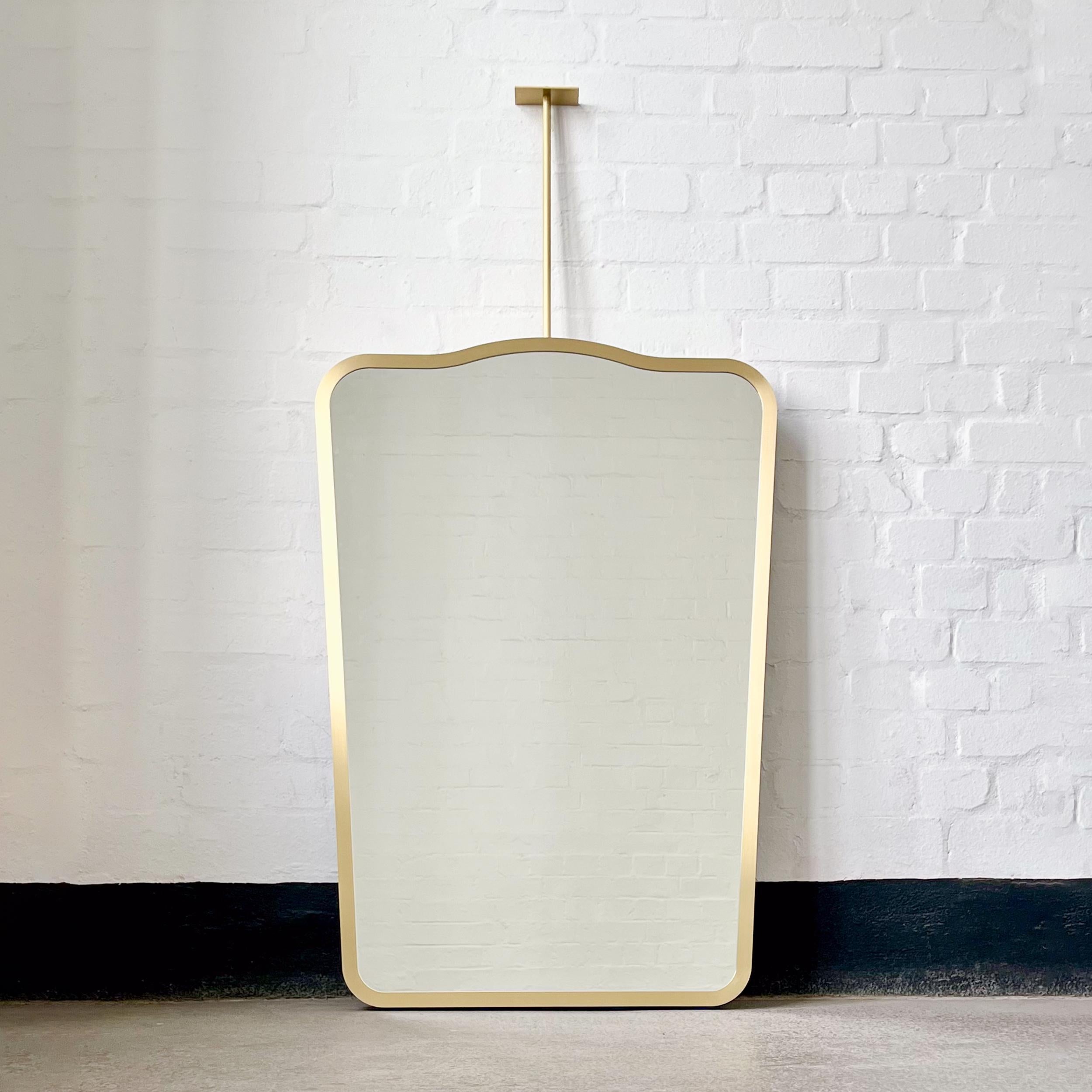 Laiton Miroir suspendu d'inspiration Gio Ponti, cadre en laiton, quatre vintage en vente