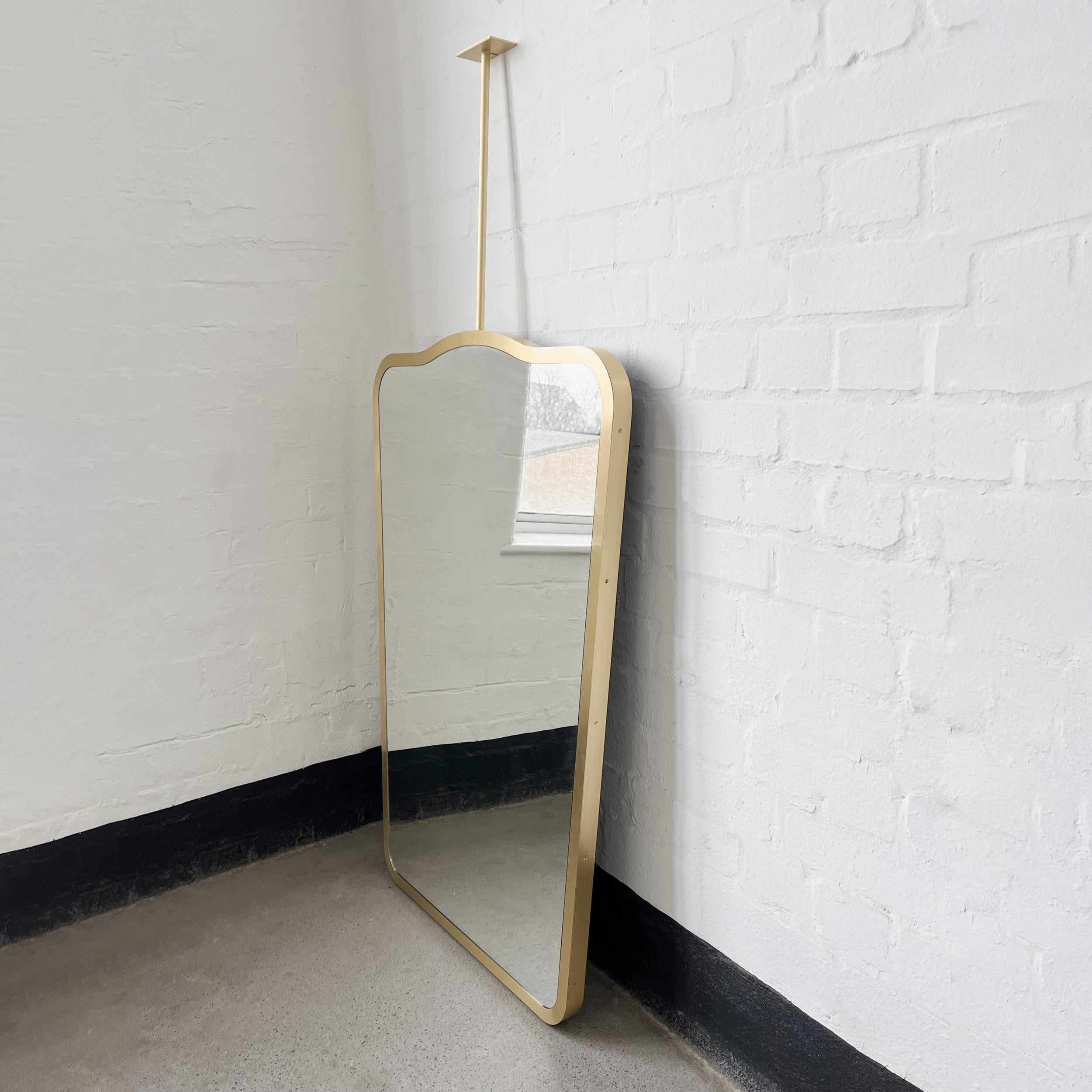 Brossé Miroir suspendu d'inspiration Gio Ponti, cadre en laiton, quatre vintage en vente