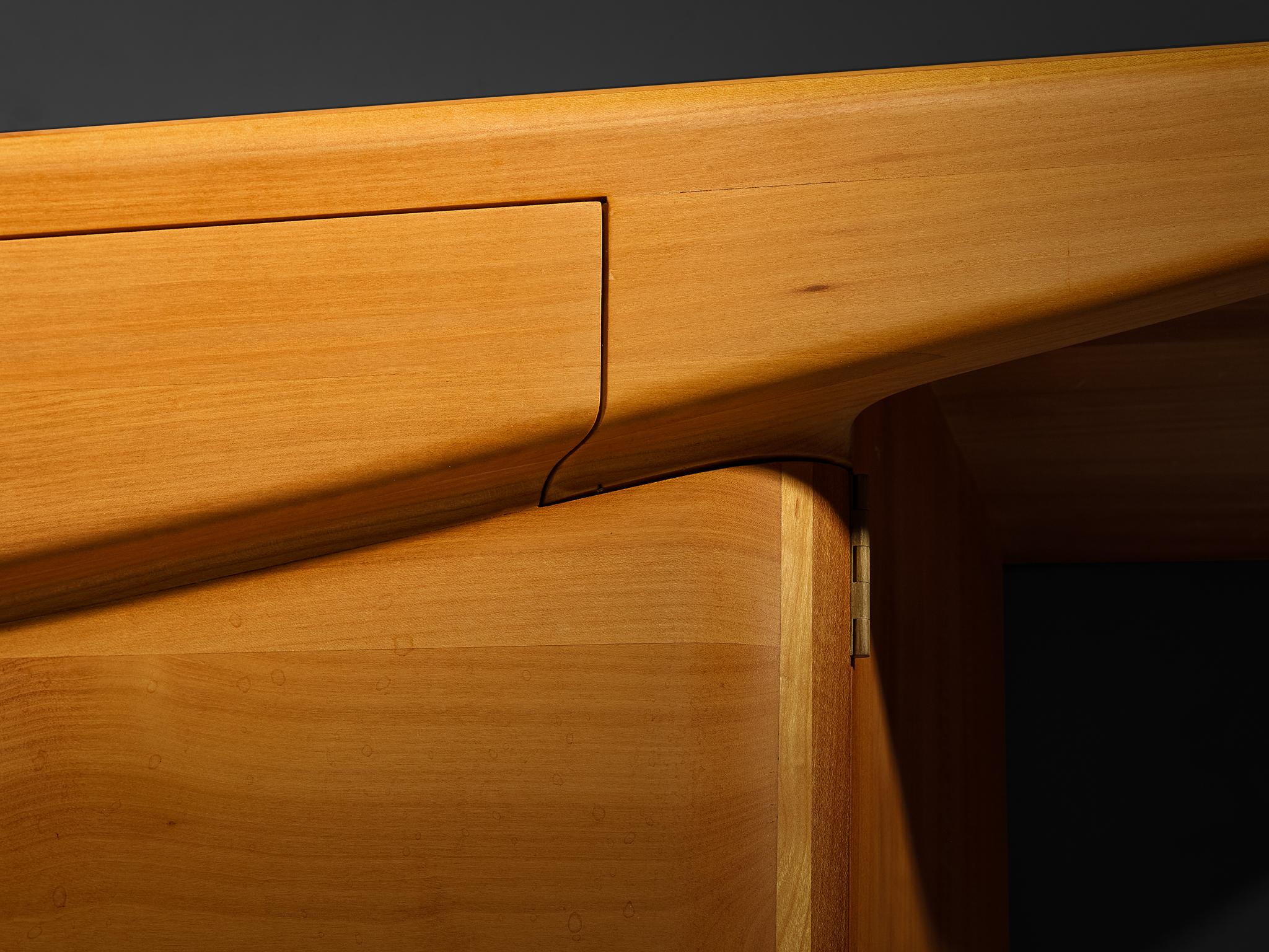 Mid-Century Inspired Sculptural Wall Mounted Sideboard in Solid Elm & Brass In Good Condition For Sale In Waalwijk, NL