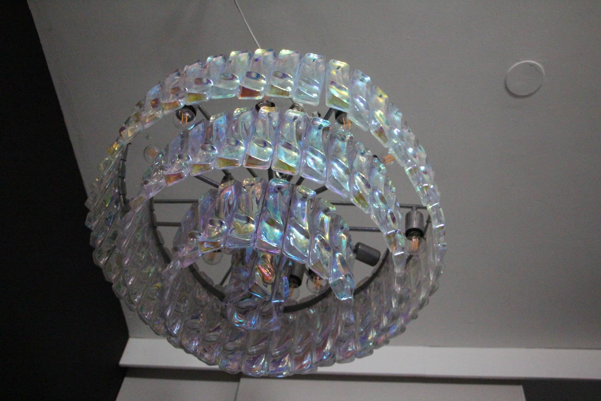 Mid Century Iridescent Chandelier, Multi Color Venini Style Chandelier In Good Condition For Sale In Saint-Ouen, FR