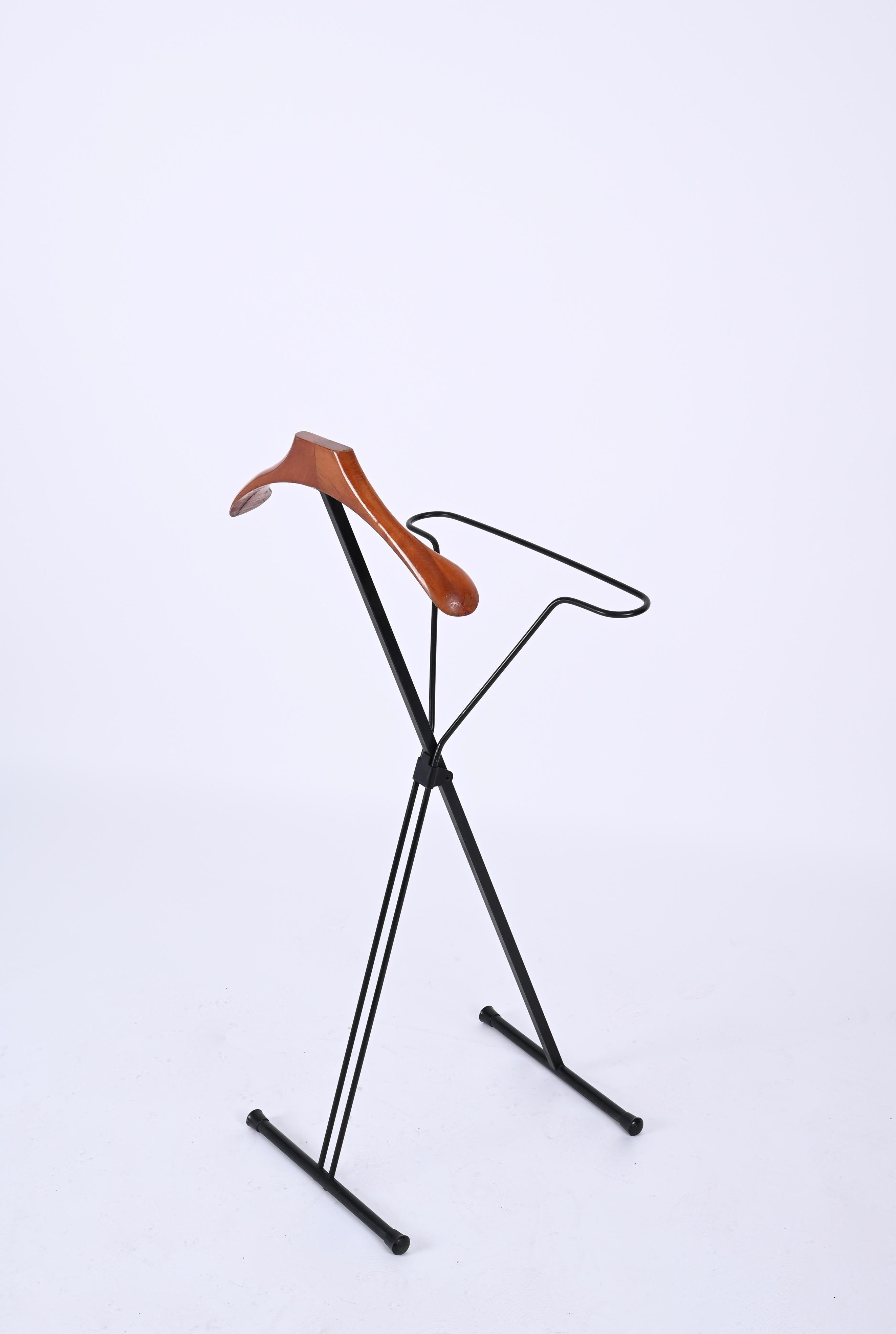 Mid-Century Iron and Beech Wood Italian Foldable Valet Stand, Italy 1960s For Sale 6
