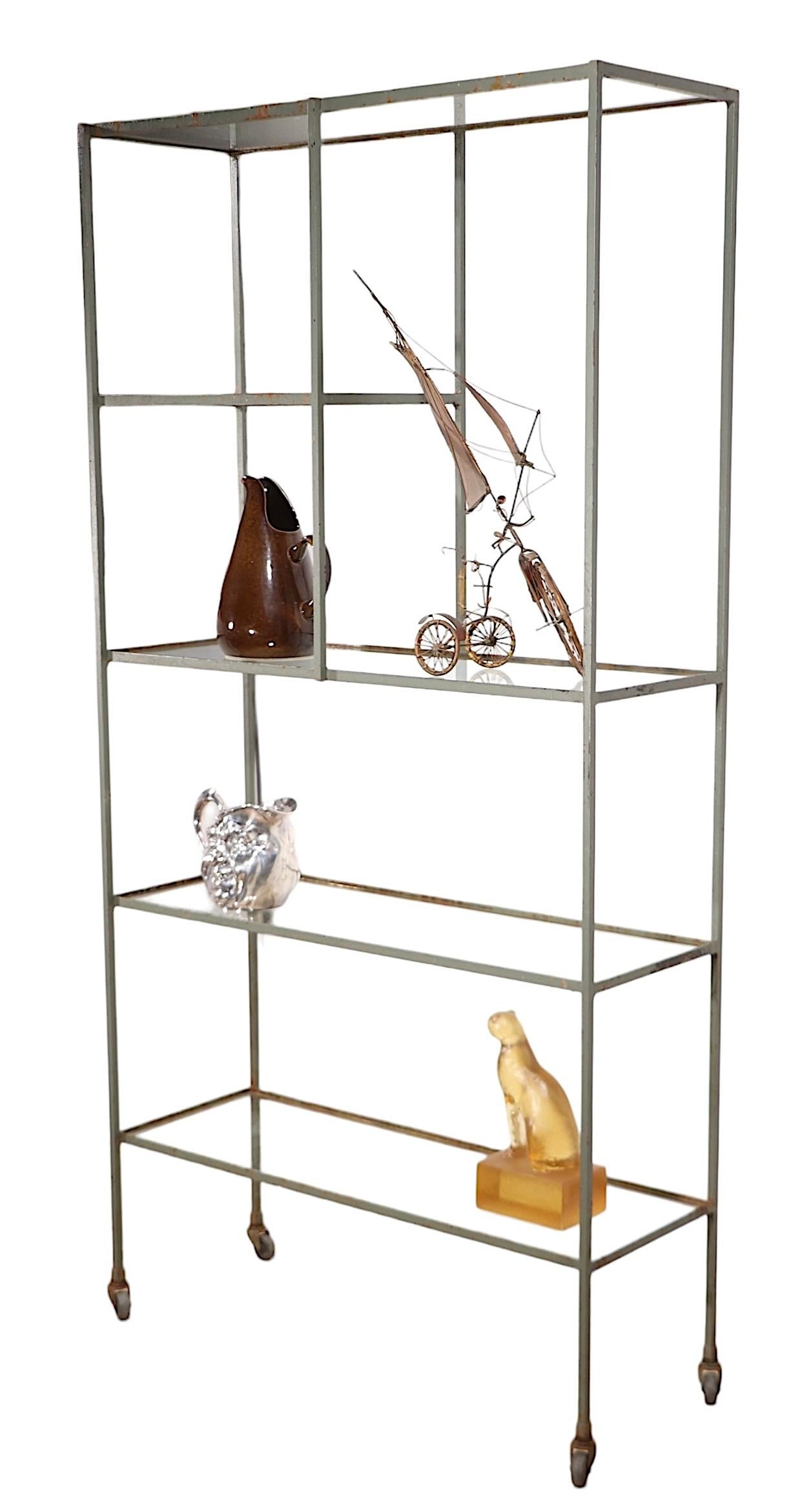Etagere Vitrine a ripiani in ferro e vetro del 1950 di Weinberg Umanoff C.C. in vendita 3