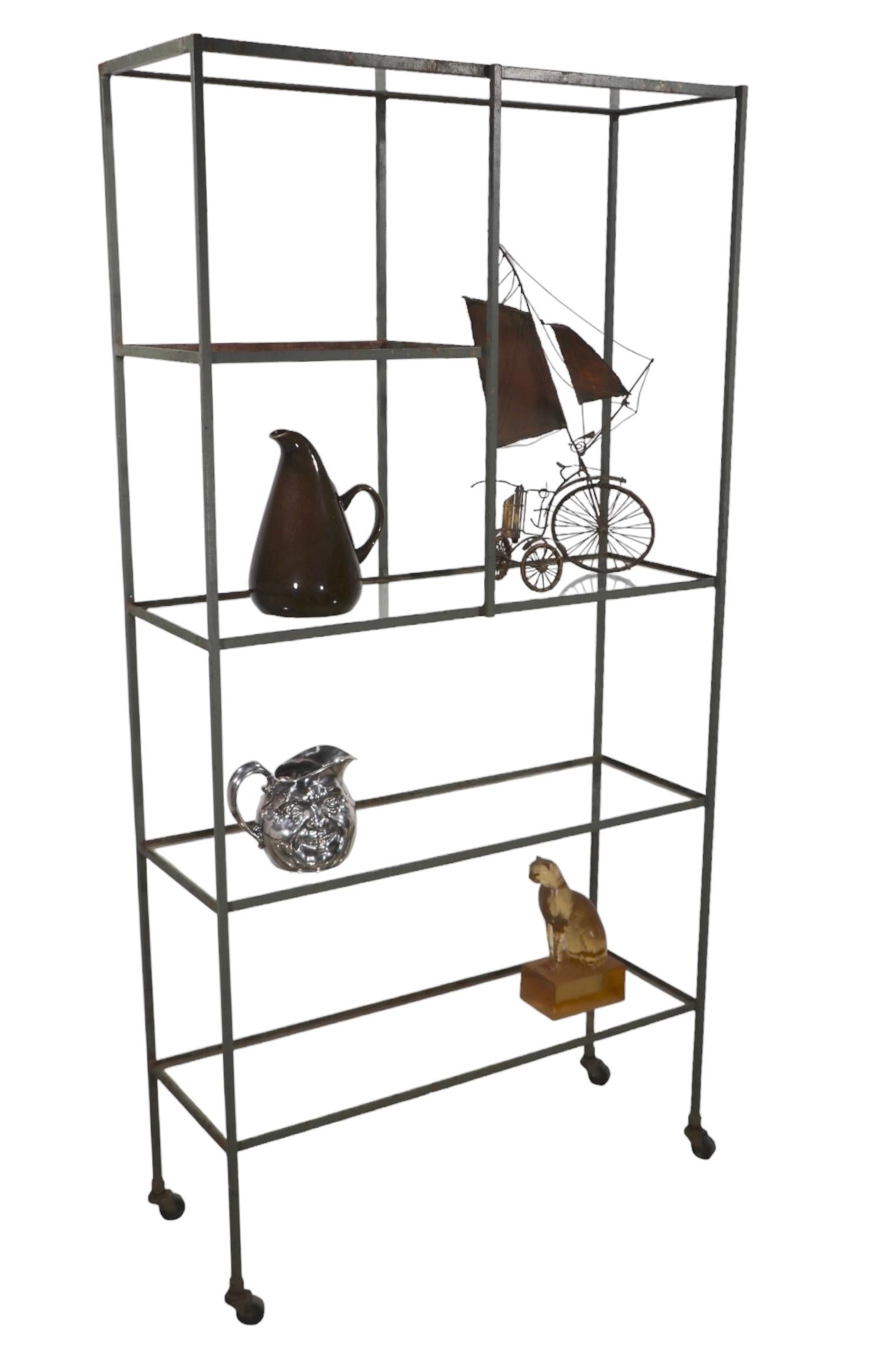 Etagere Vitrine a ripiani in ferro e vetro del 1950 di Weinberg Umanoff C.C. in vendita 5