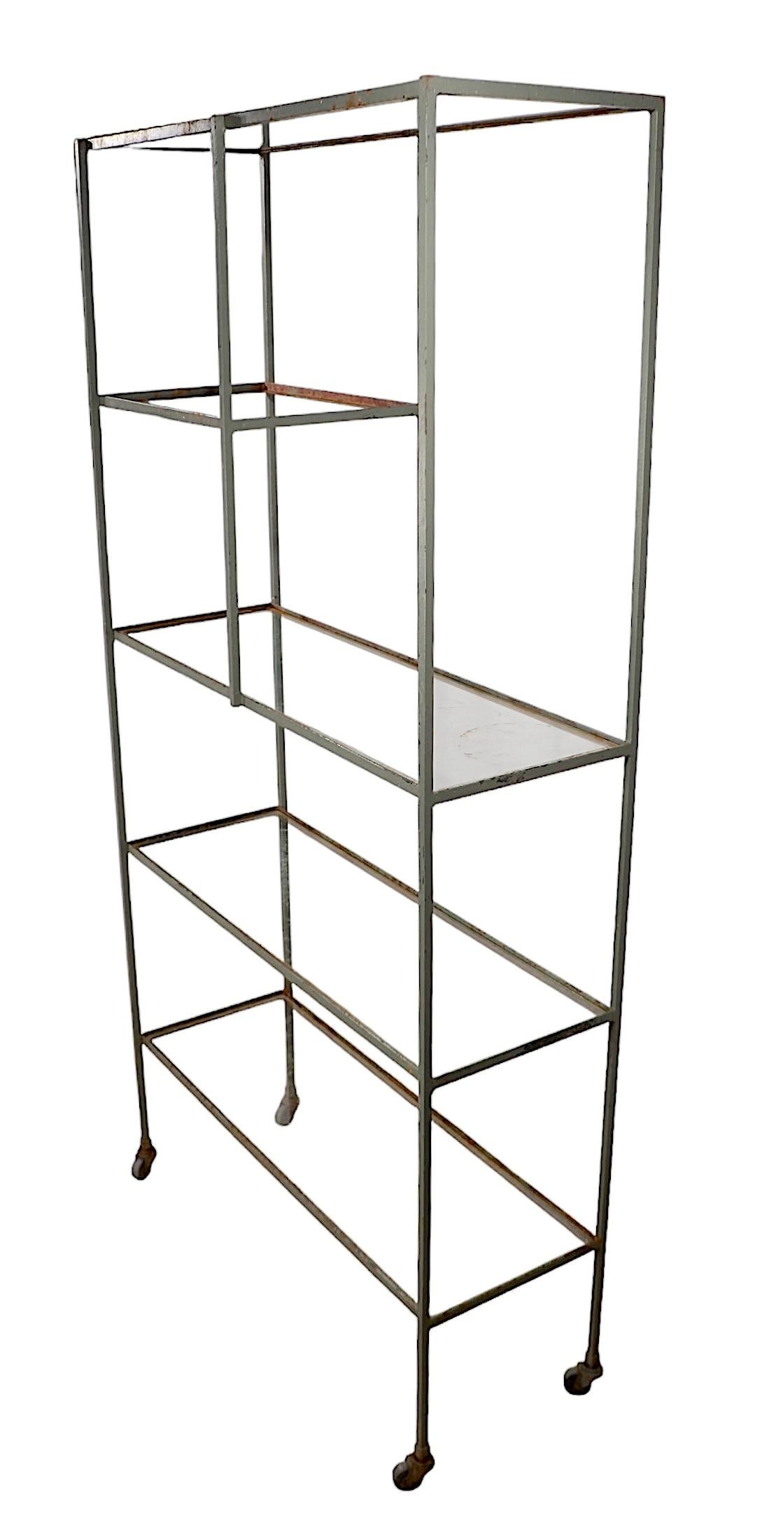 Etagere Vitrine a ripiani in ferro e vetro del 1950 di Weinberg Umanoff C.C. in vendita 1