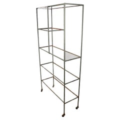 Mid Century Eisen und Glas Regal Etagere Vitrine nach Weinberg Umanoff c 1950's
