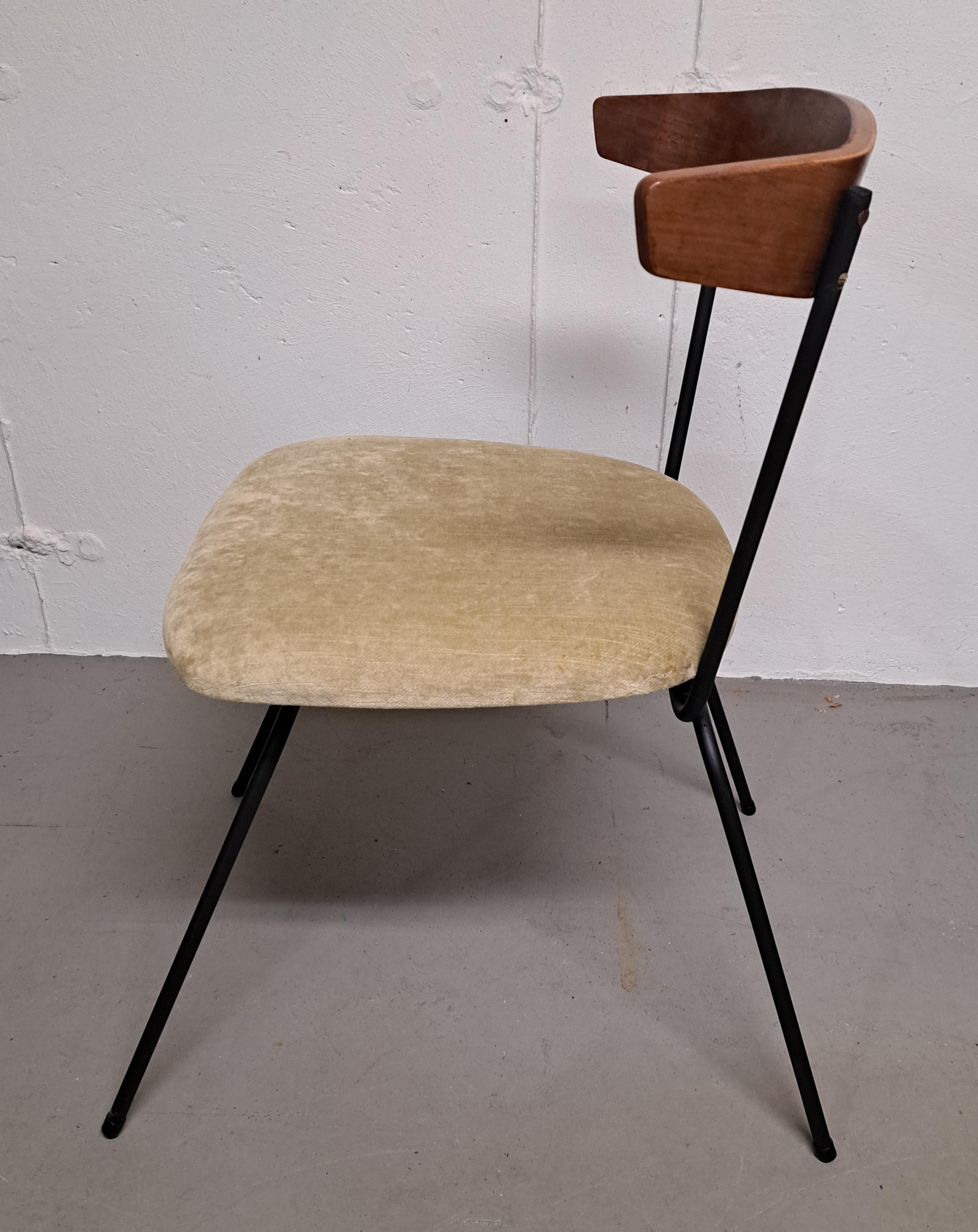 Mid-Century Modern Chaise à base en fer du milieu du siècle dernier attribuée à Clifford Pascoe en vente