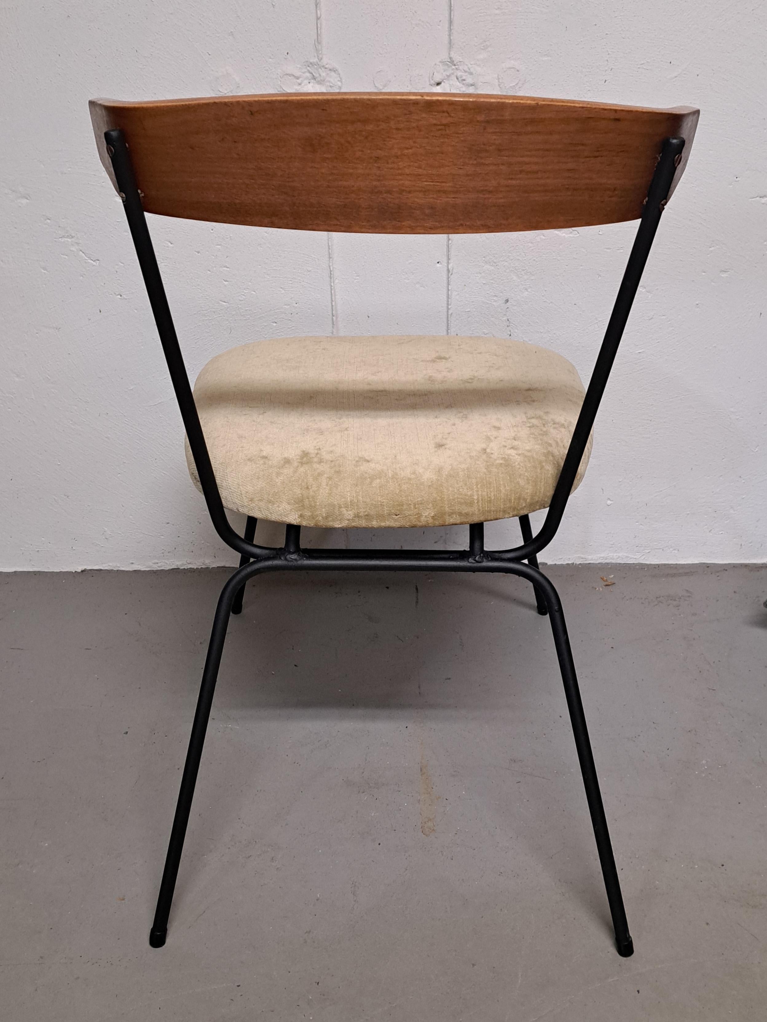 Américain Chaise à base en fer du milieu du siècle dernier attribuée à Clifford Pascoe en vente