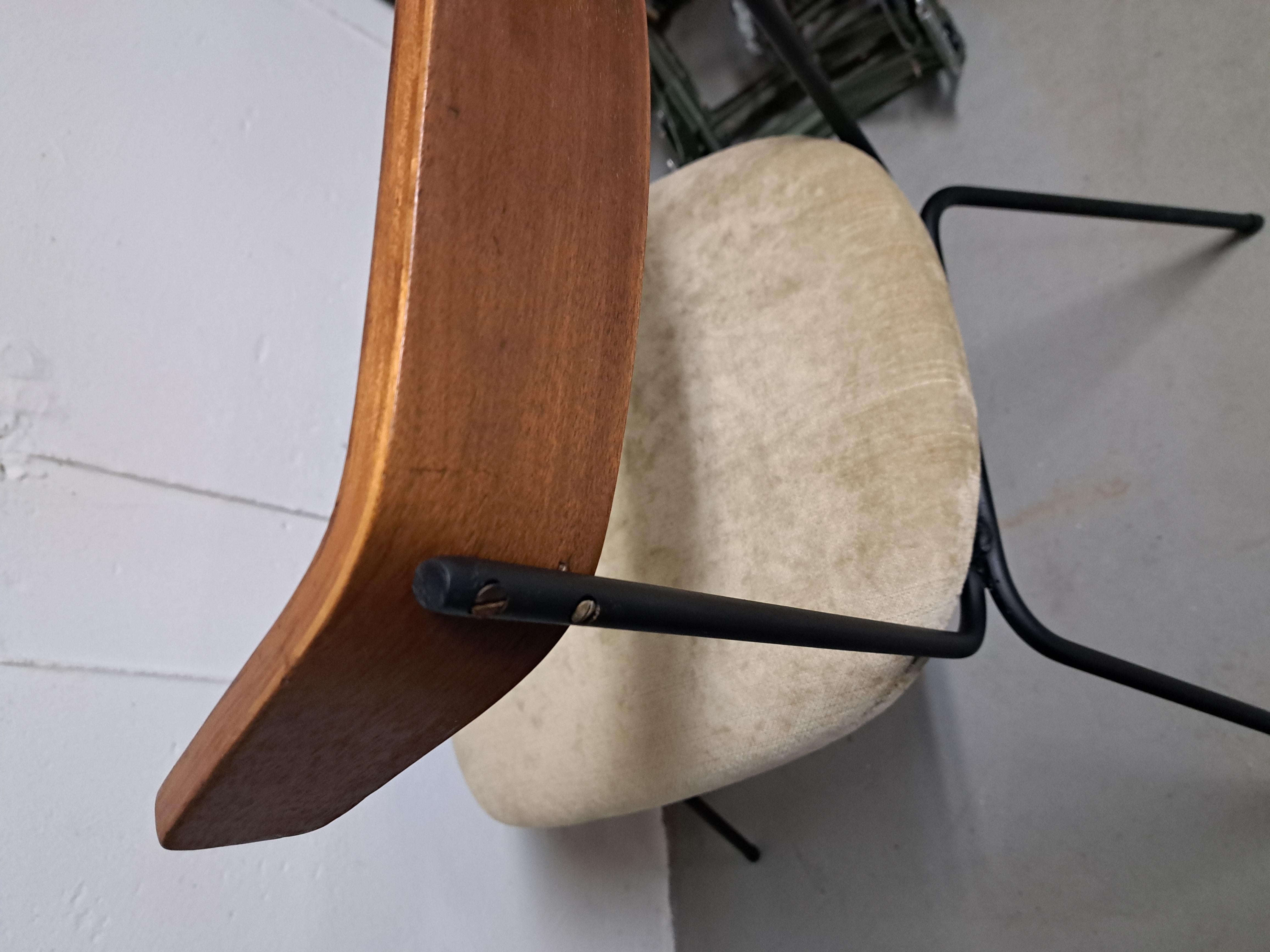 Chaise à base en fer du milieu du siècle dernier attribuée à Clifford Pascoe en vente 1