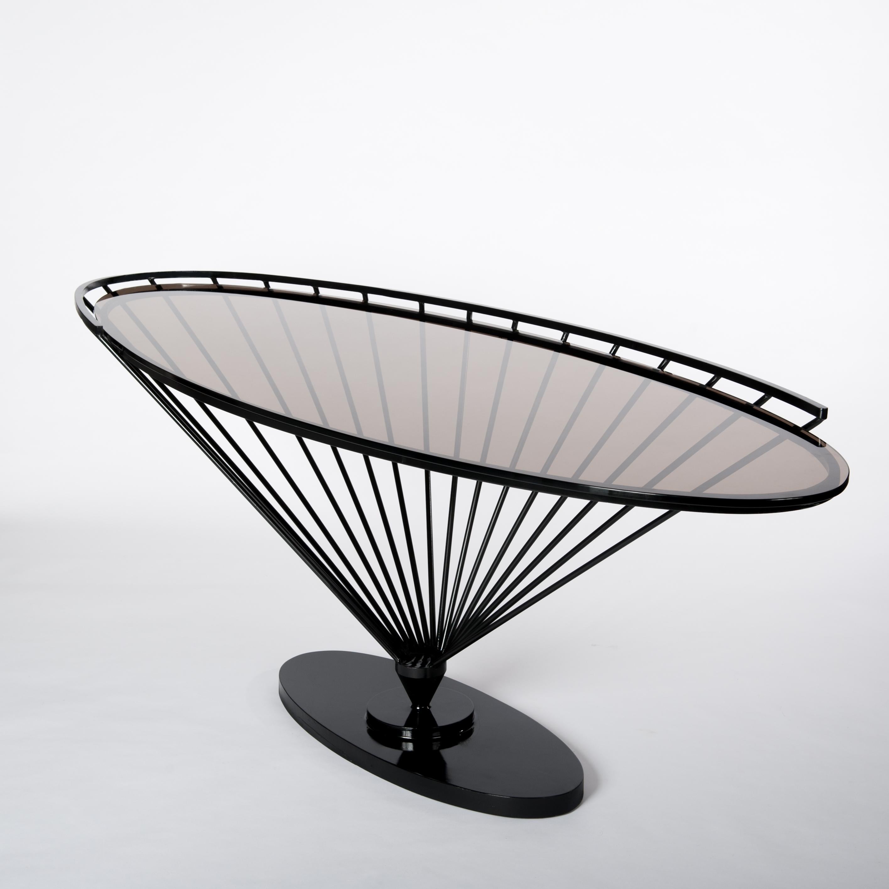 italien Table console en fer du milieu du siècle avec plateau en verre fumé par Marzio Cecchi pour Hermès en vente
