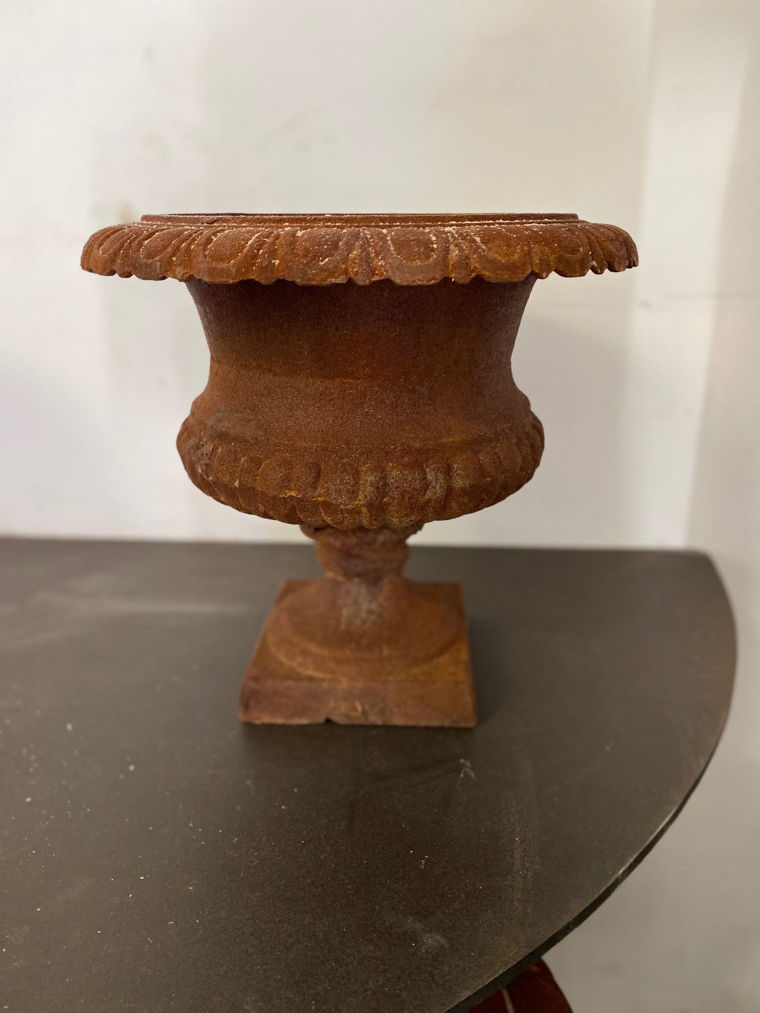 Midcentury Iron Finish Urn In Good Condition In Dallas, TX