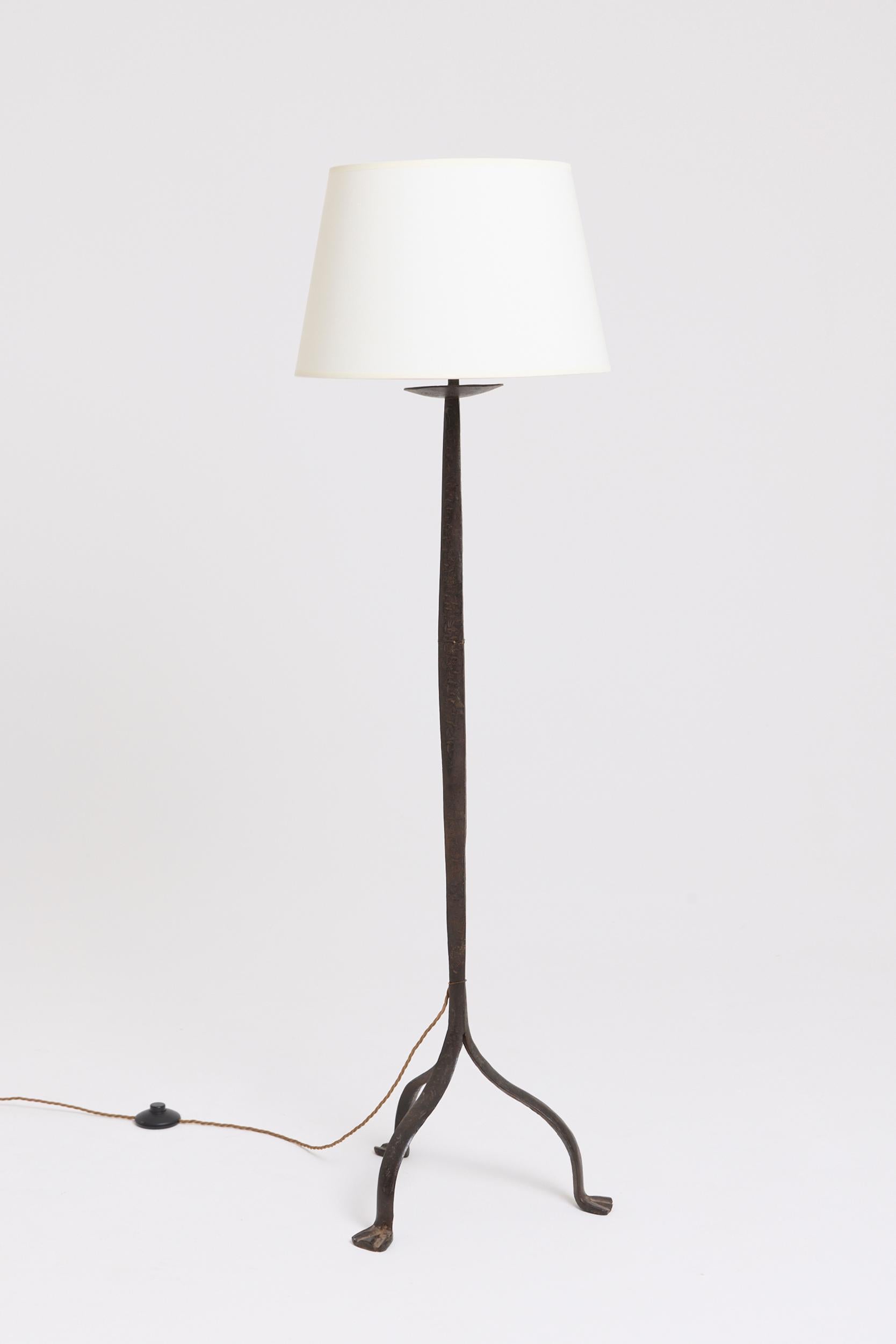 Mid-Century Iron Floor Lamp In Good Condition For Sale In London, GB