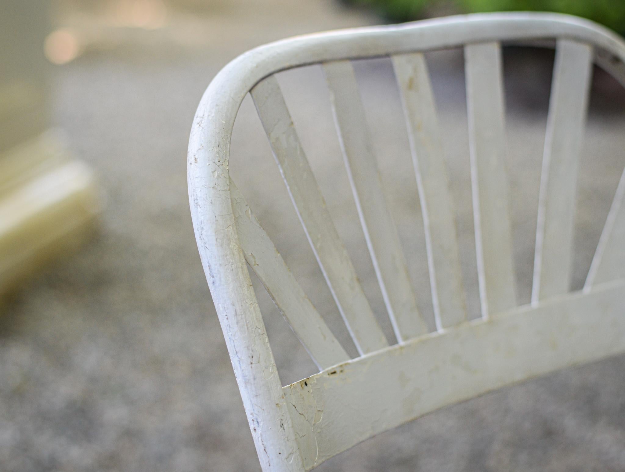 Chaises pliantes en fer du milieu du siècle Bon état - En vente à Bloomfield Hills, MI