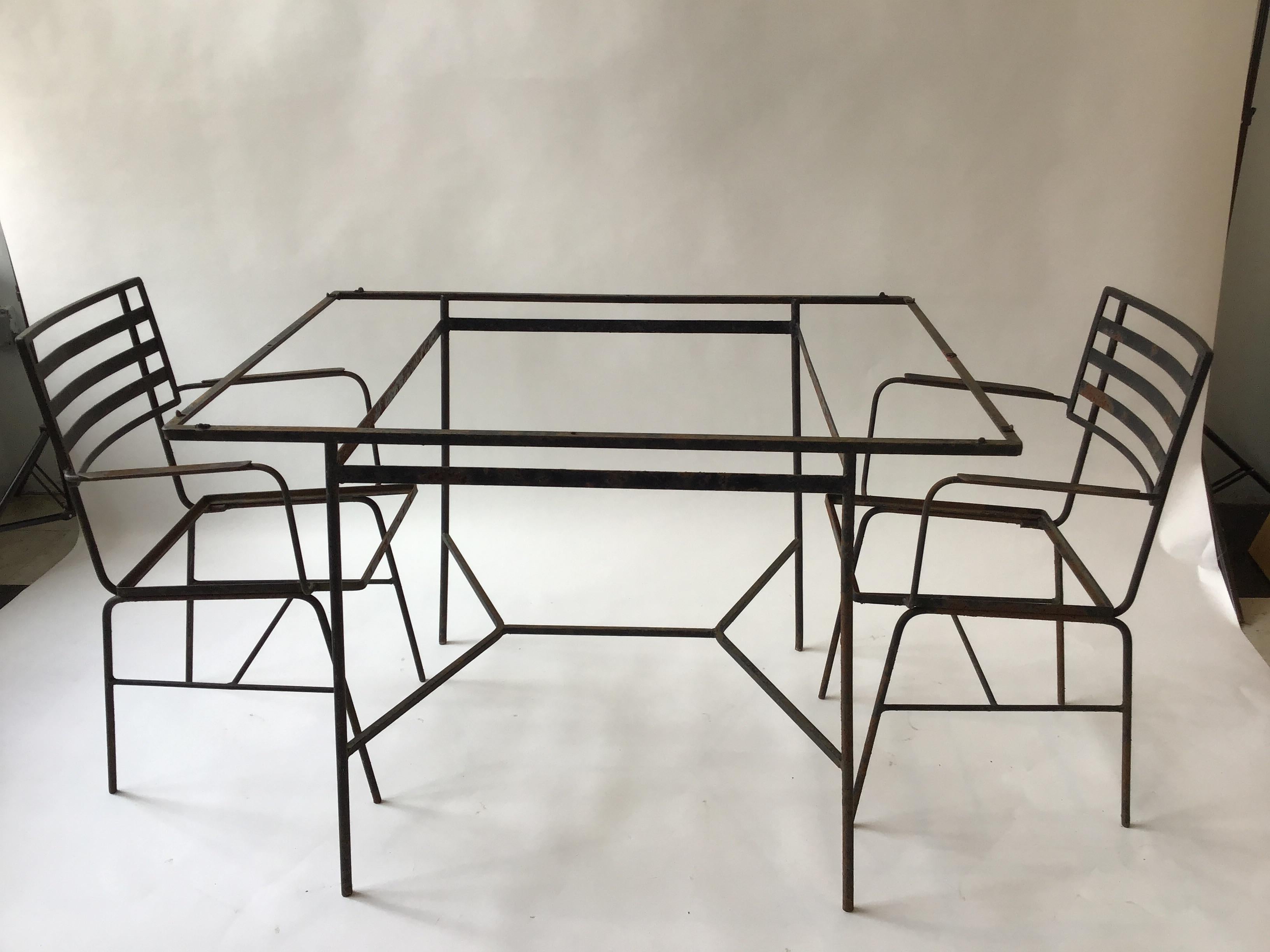 Midcentury Iron Outdoor Table and Chair Set In Good Condition In Tarrytown, NY