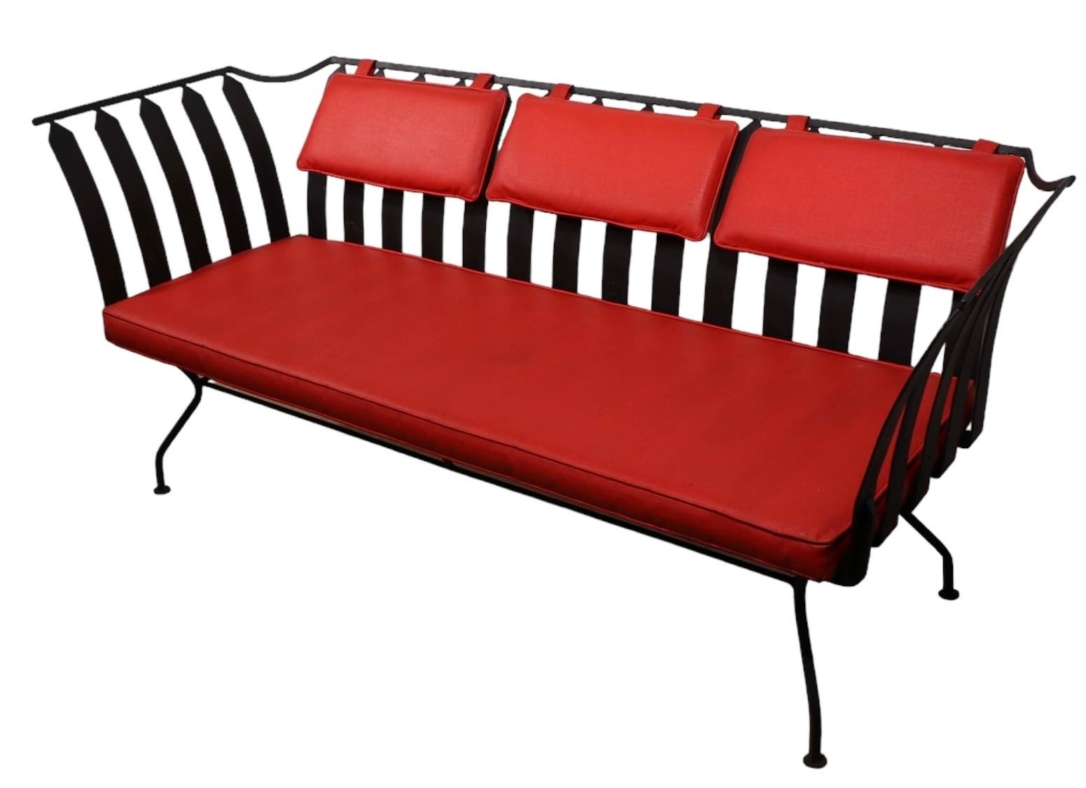 Mid Century Iron Patio Garden Poolside Gondola Sofa Loveseat att. to Woodard In Good Condition For Sale In New York, NY