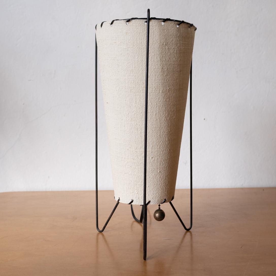 Mid Century Eisen Tischlampe (amerikanisch) im Angebot